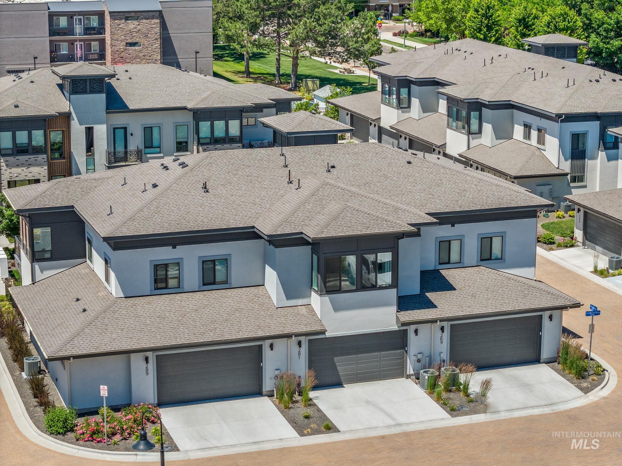 281 S City Lights Ln, Eagle, Idaho 83616-7752, 3 Bedrooms, 2.5 Bathrooms, Residential For Sale, Price $635,000,MLS 98990669