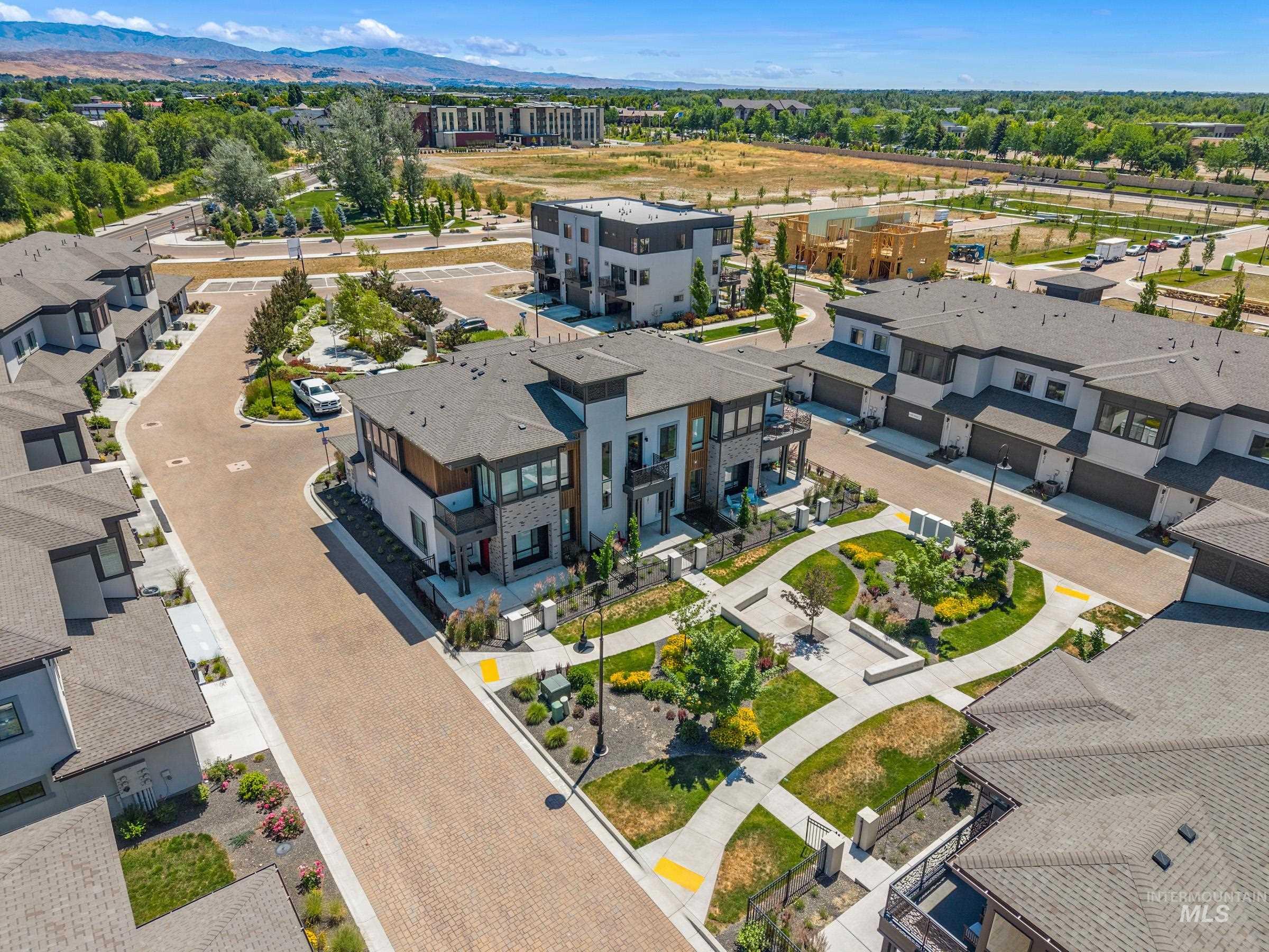 281 S City Lights Ln, Eagle, Idaho 83616-7752, 3 Bedrooms, 2.5 Bathrooms, Residential For Sale, Price $635,000,MLS 98990669