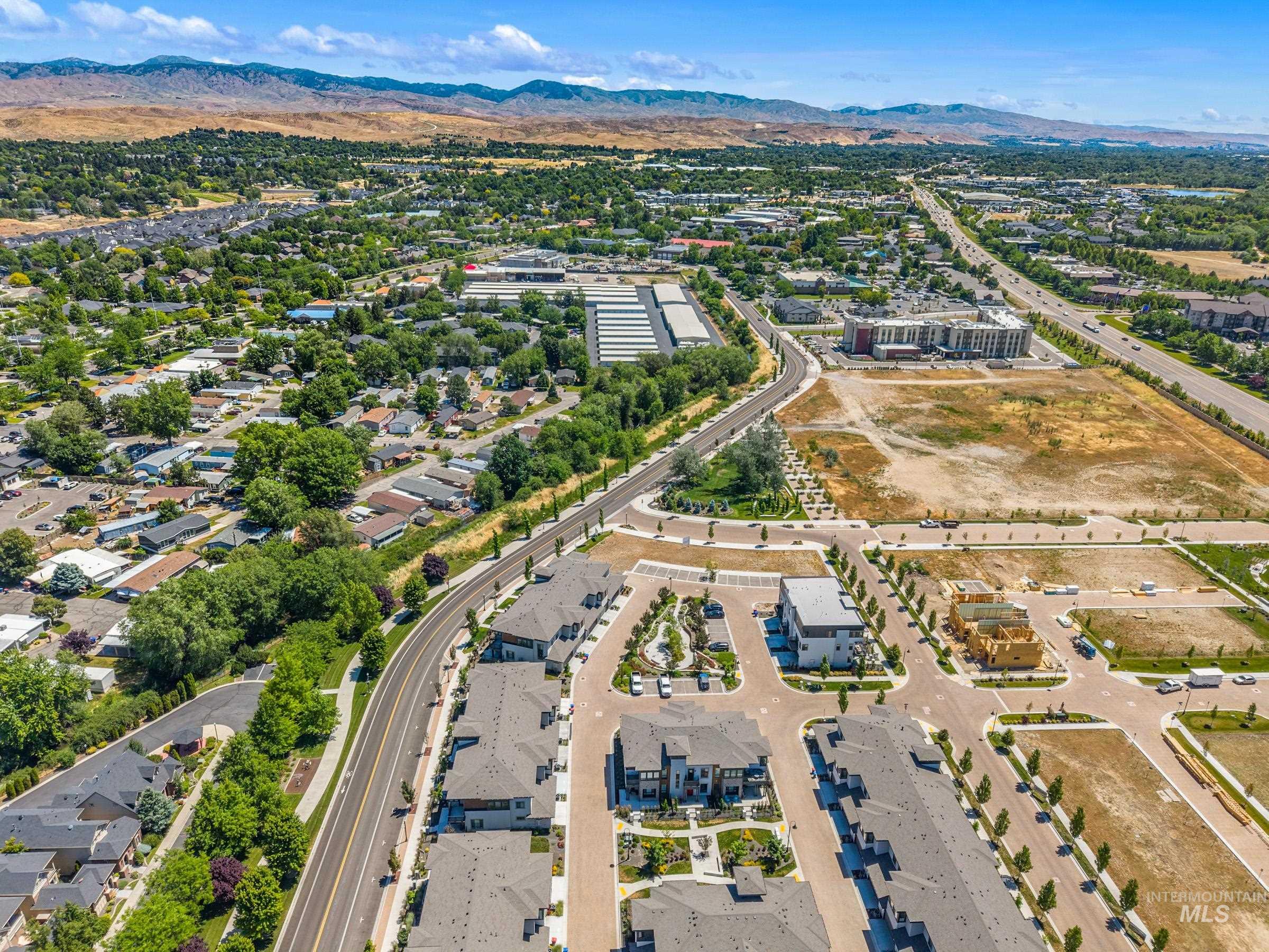 281 S City Lights Ln, Eagle, Idaho 83616-7752, 3 Bedrooms, 2.5 Bathrooms, Residential For Sale, Price $635,000,MLS 98990669