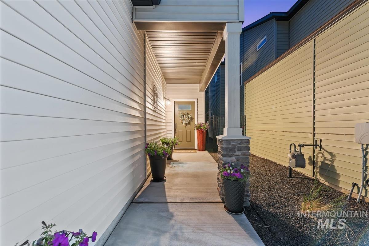 2121 S Hills Ave, Meridian, Idaho 83642, 3 Bedrooms, 2.5 Bathrooms, Residential For Sale, Price $474,990, 98990671