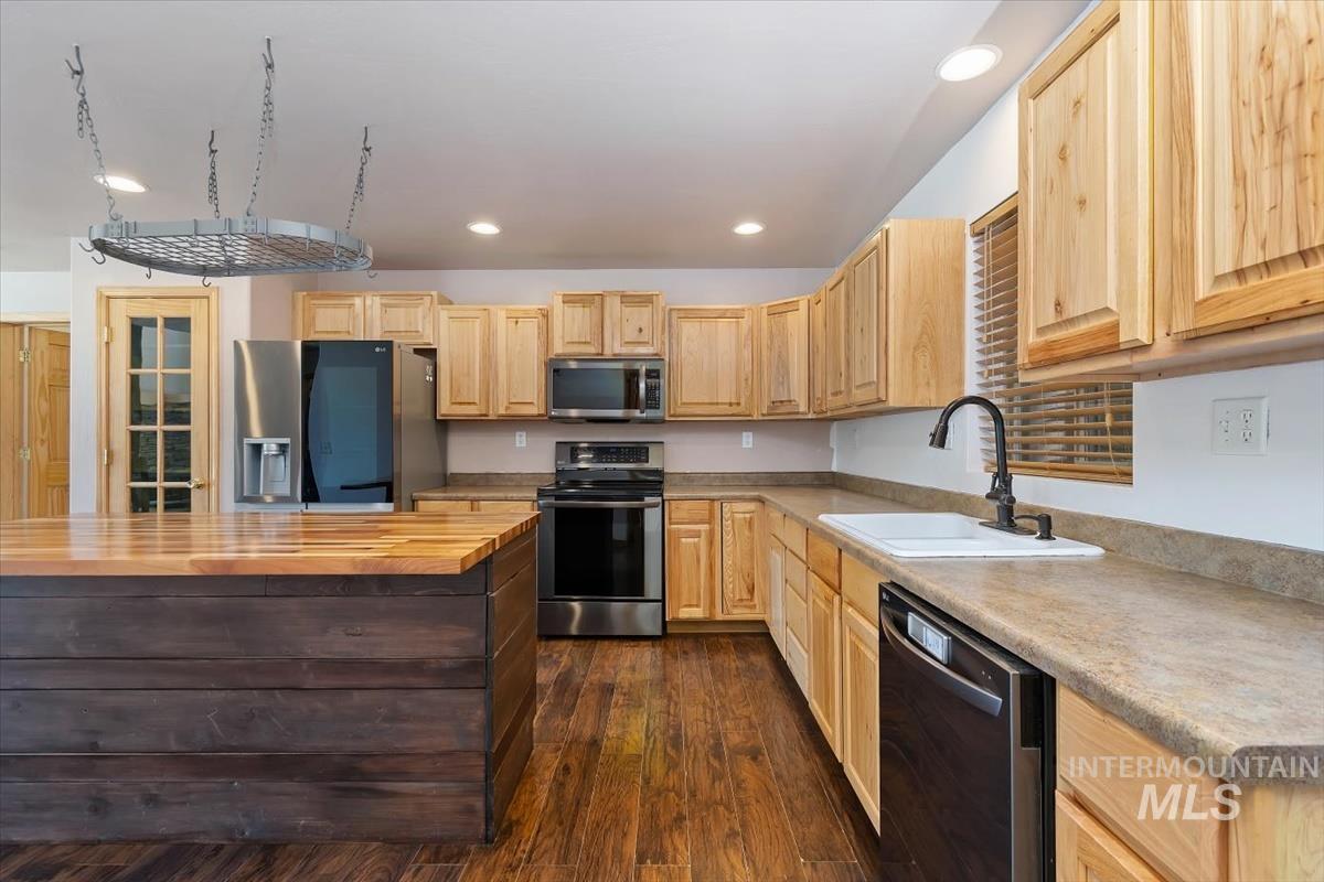 417 Elk Creek Rd, Idaho City, Idaho 83631, 4 Bedrooms, 3 Bathrooms, Residential For Sale, Price $529,900,MLS 98990672