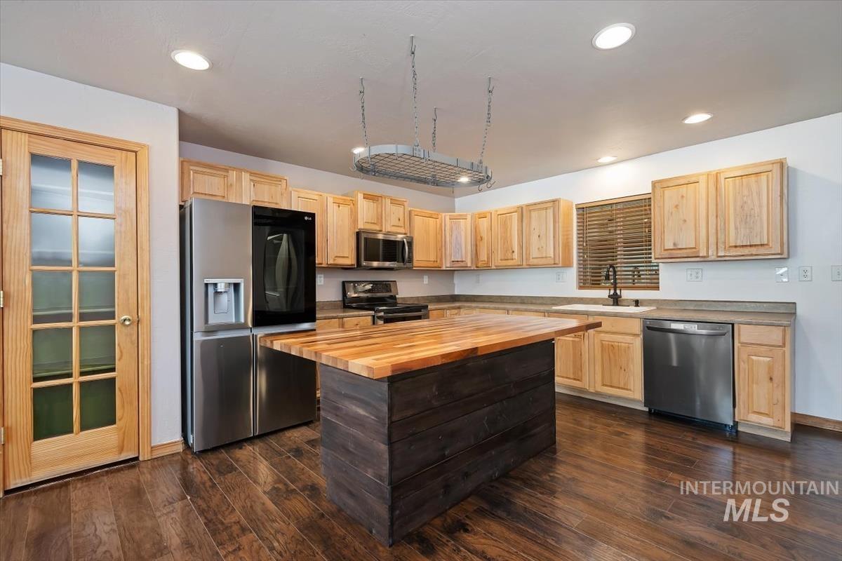 417 Elk Creek Rd, Idaho City, Idaho 83631, 4 Bedrooms, 3 Bathrooms, Residential For Sale, Price $529,900,MLS 98990672