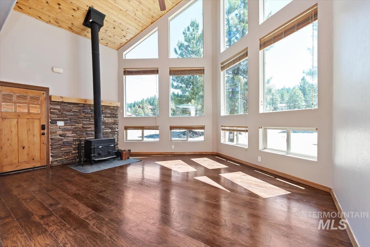 417 Elk Creek Rd, Idaho City, Idaho 83631, 4 Bedrooms, 3 Bathrooms, Residential For Sale, Price $529,900,MLS 98990672