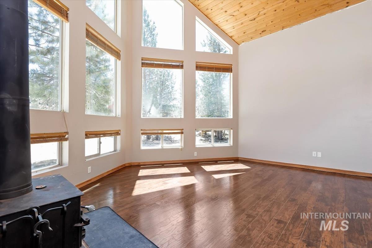 417 Elk Creek Rd, Idaho City, Idaho 83631, 4 Bedrooms, 3 Bathrooms, Residential For Sale, Price $529,900,MLS 98990672