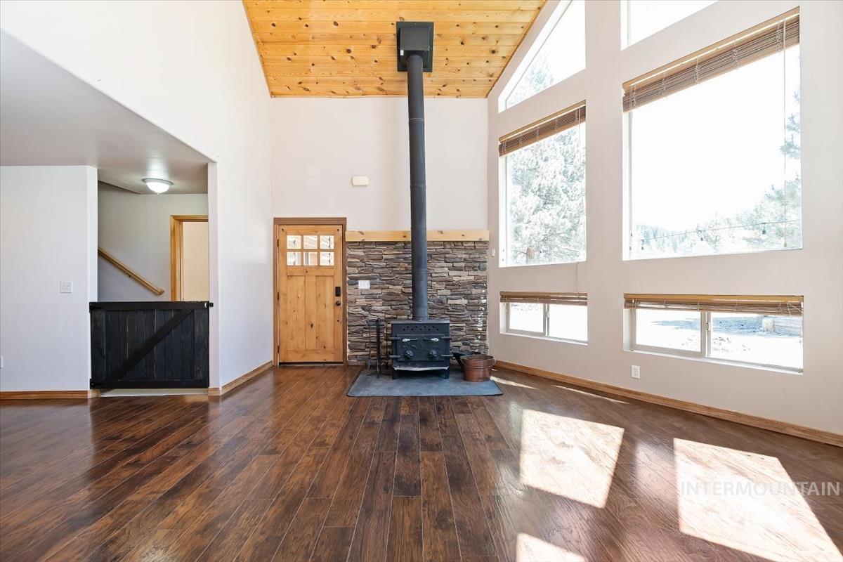 417 Elk Creek Rd, Idaho City, Idaho 83631, 4 Bedrooms, 3 Bathrooms, Residential For Sale, Price $529,900,MLS 98990672