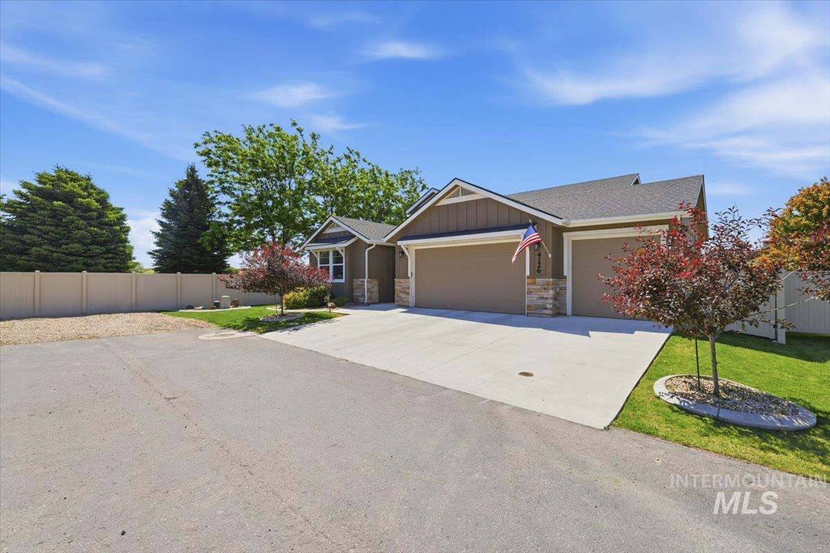 4126 S Lava Springs Loop, Nampa, Idaho 83686, 3 Bedrooms, 2 Bathrooms, Residential For Sale, Price $519,900,MLS 98990674