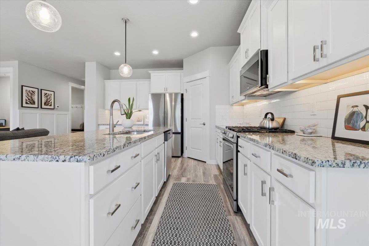 4126 S Lava Springs Loop, Nampa, Idaho 83686, 3 Bedrooms, 2 Bathrooms, Residential For Sale, Price $519,900,MLS 98990674