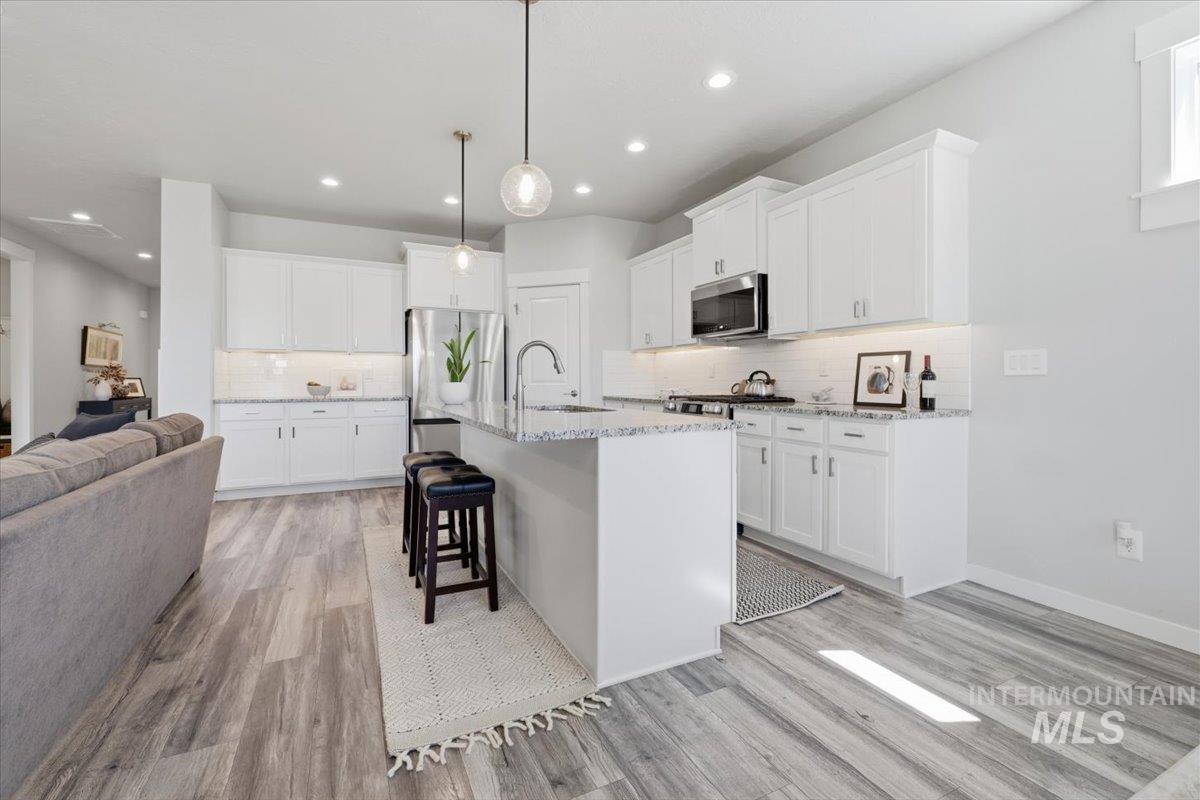4126 S Lava Springs Loop, Nampa, Idaho 83686, 3 Bedrooms, 2 Bathrooms, Residential For Sale, Price $519,900,MLS 98990674