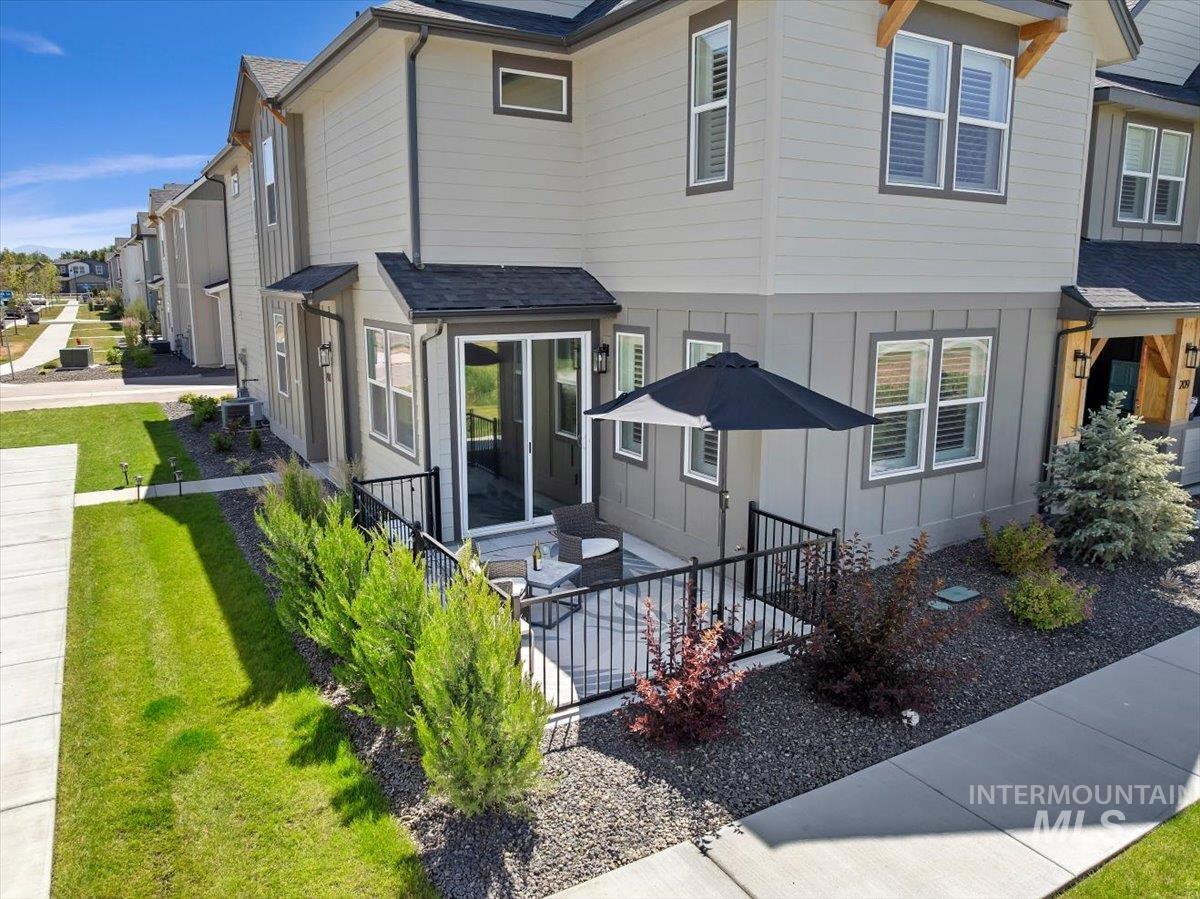 203 S Koyukuk Lane, Star, Idaho 83669, 4 Bedrooms, 3 Bathrooms, Residential For Sale, Price $435,000,MLS 98990676