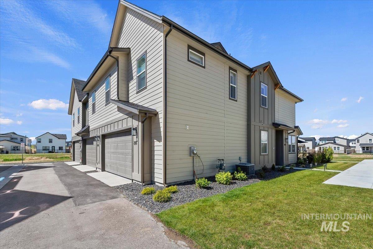 203 S Koyukuk Lane, Star, Idaho 83669, 4 Bedrooms, 3 Bathrooms, Residential For Sale, Price $435,000,MLS 98990676