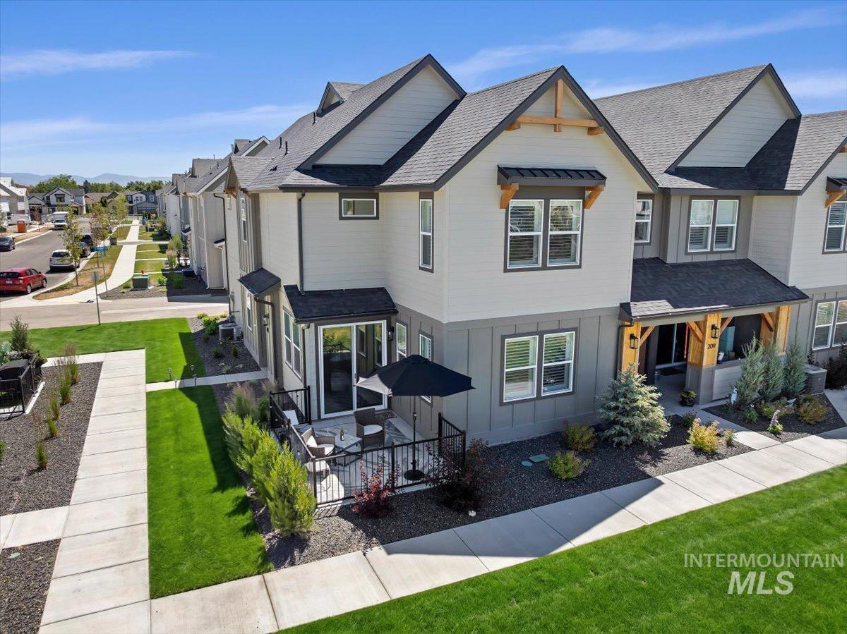 203 S Koyukuk Lane, Star, Idaho 83669, 4 Bedrooms, 3 Bathrooms, Residential For Sale, Price $435,000,MLS 98990676