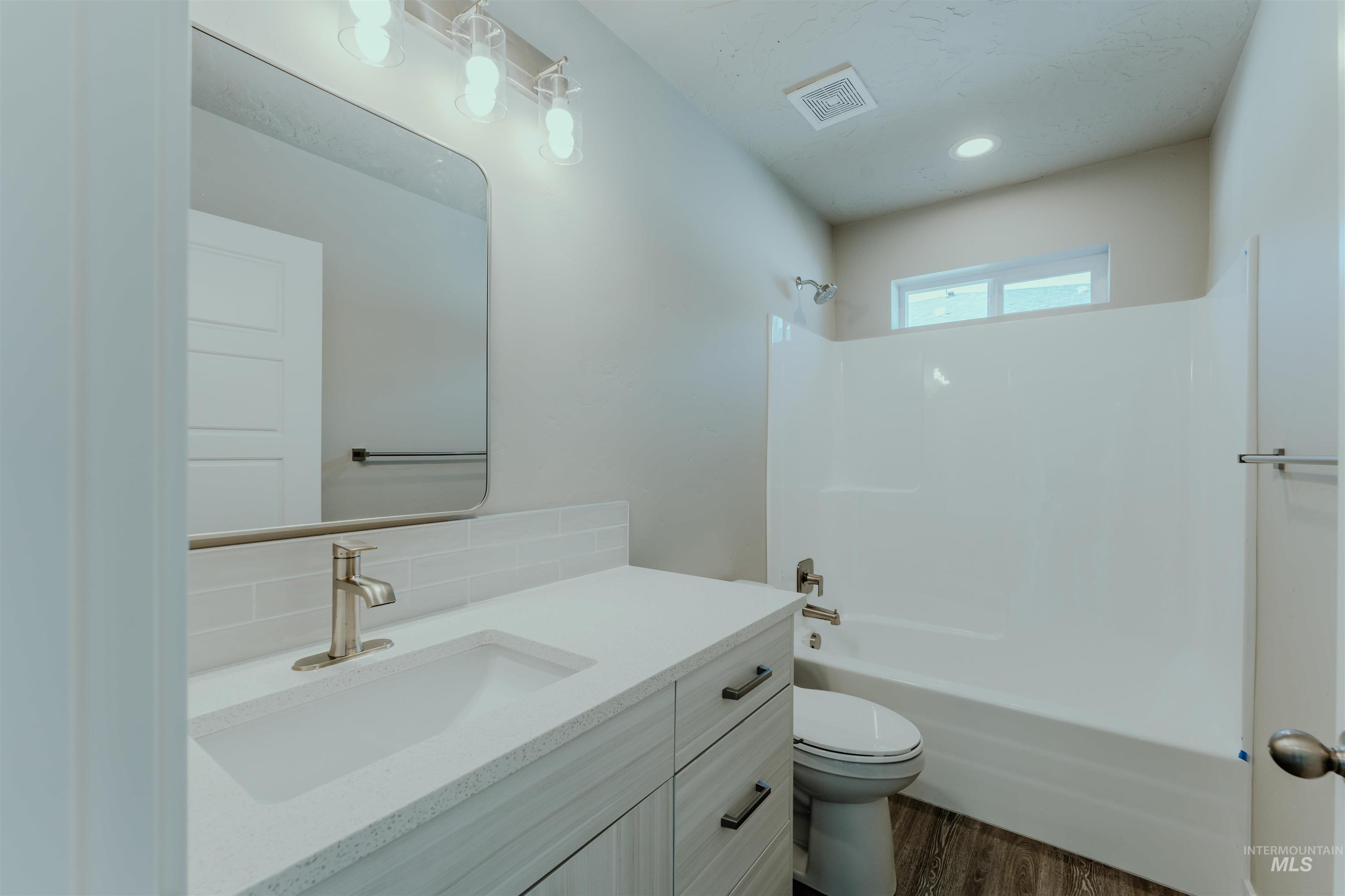1235 Phillips Circle, Ontario, Oregon 97914-3905, 2 Bedrooms, 2 Bathrooms, Residential For Sale, Price $235,000, 98990677