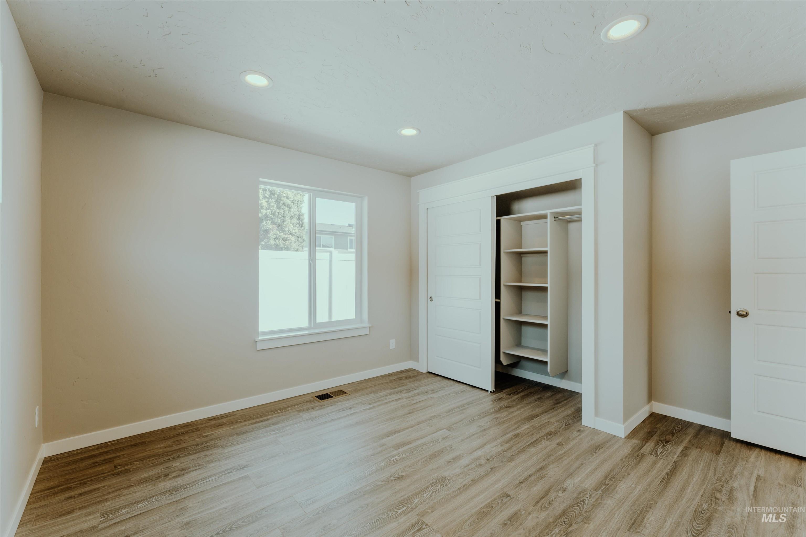 1235 Phillips Circle, Ontario, Oregon 97914-3905, 2 Bedrooms, 2 Bathrooms, Residential For Sale, Price $235,000, 98990677