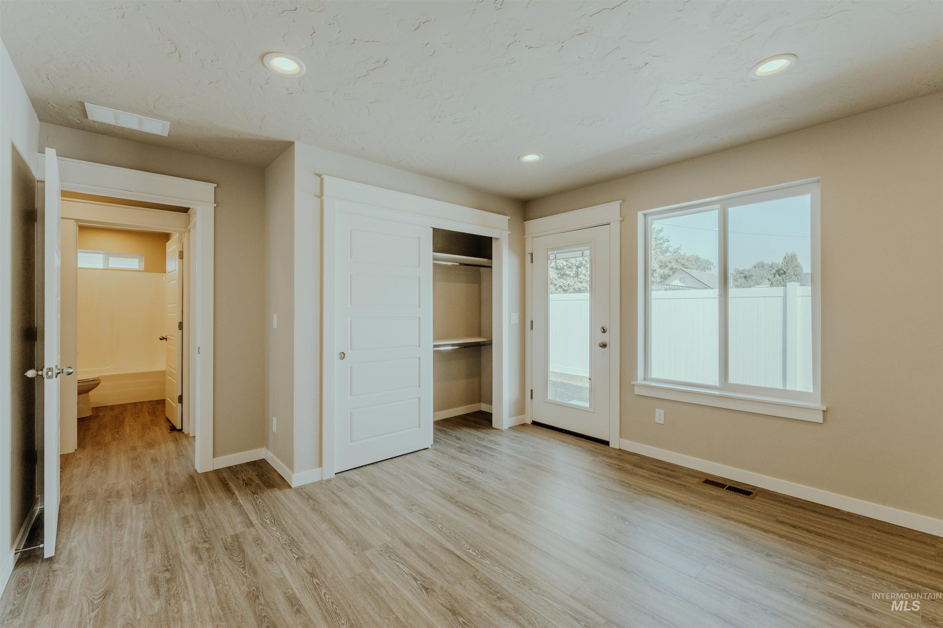1235 Phillips Circle, Ontario, Oregon 97914-3905, 2 Bedrooms, 2 Bathrooms, Residential For Sale, Price $235,000, 98990677