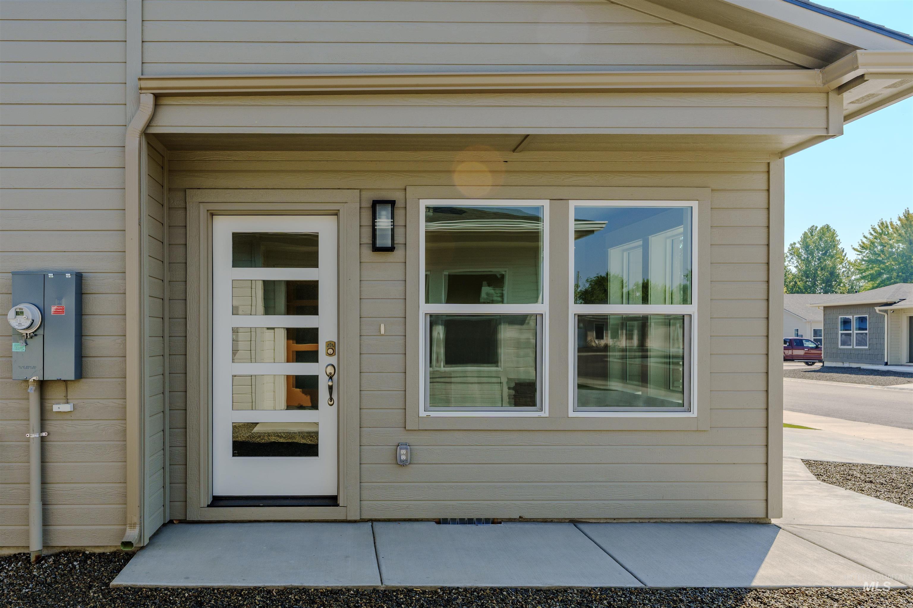 1235 Phillips Circle, Ontario, Oregon 97914-3905, 2 Bedrooms, 2 Bathrooms, Residential For Sale, Price $235,000, 98990677