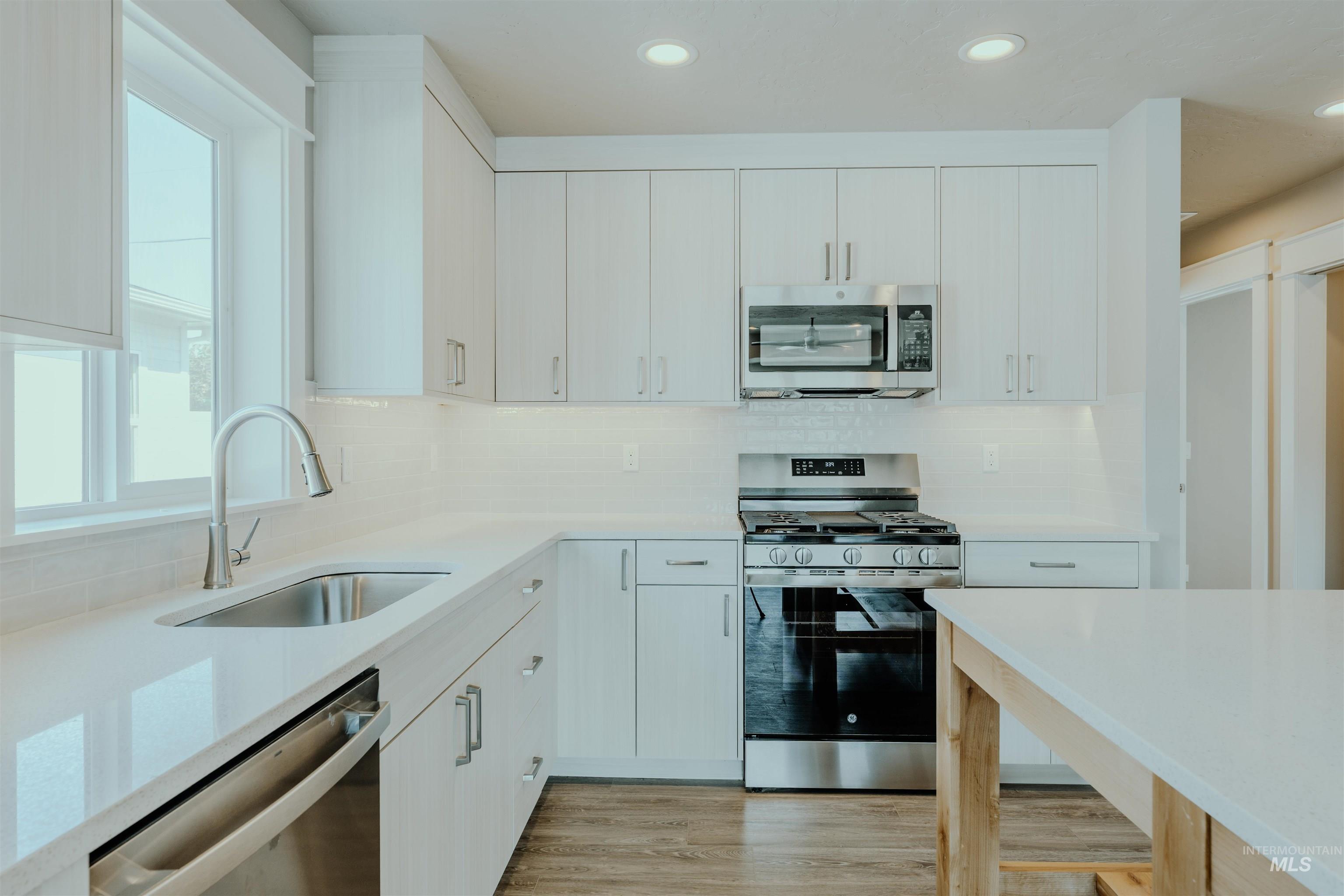 1235 Phillips Circle, Ontario, Oregon 97914-3905, 2 Bedrooms, 2 Bathrooms, Residential For Sale, Price $235,000, 98990677