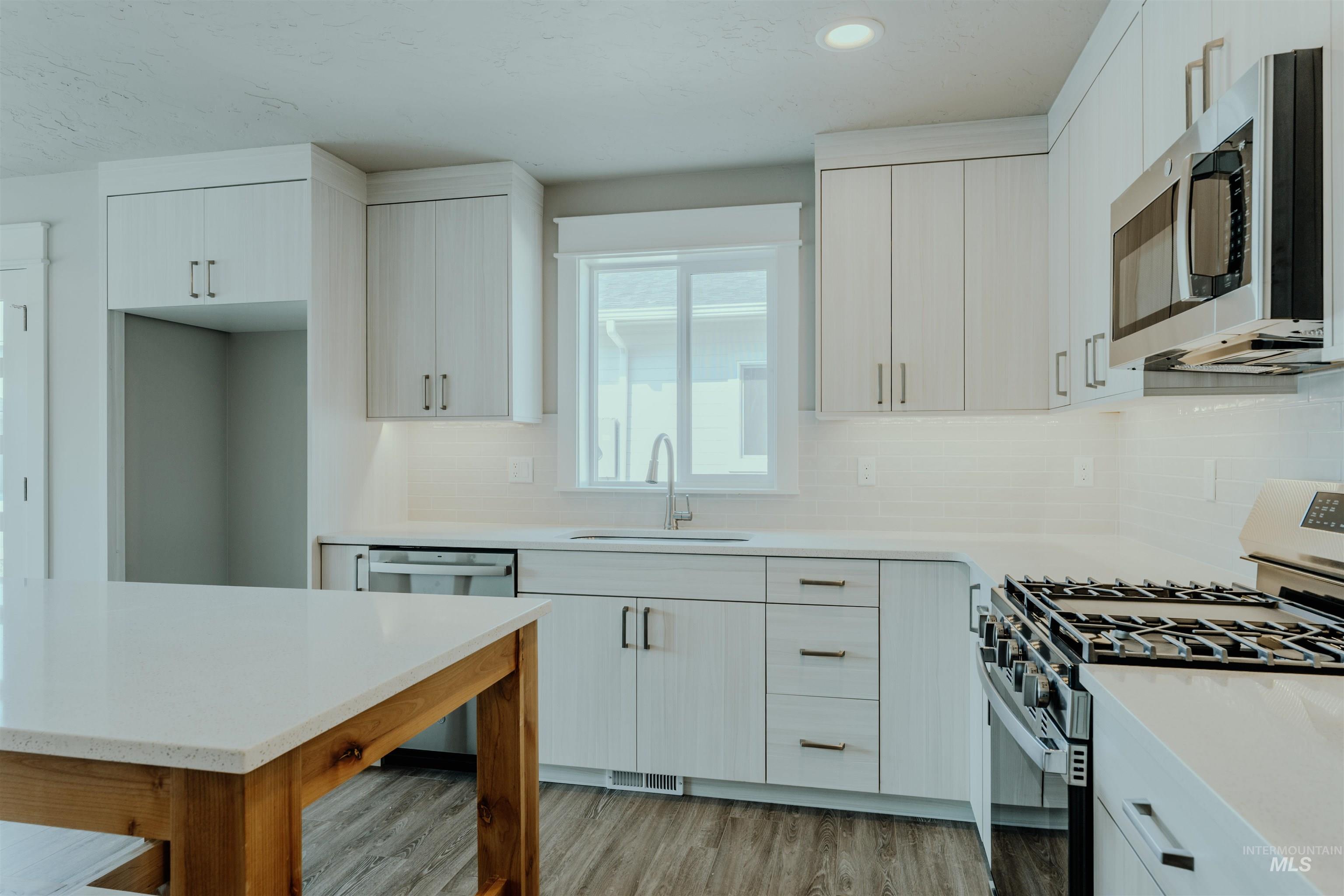 1235 Phillips Circle, Ontario, Oregon 97914-3905, 2 Bedrooms, 2 Bathrooms, Residential For Sale, Price $235,000, 98990677