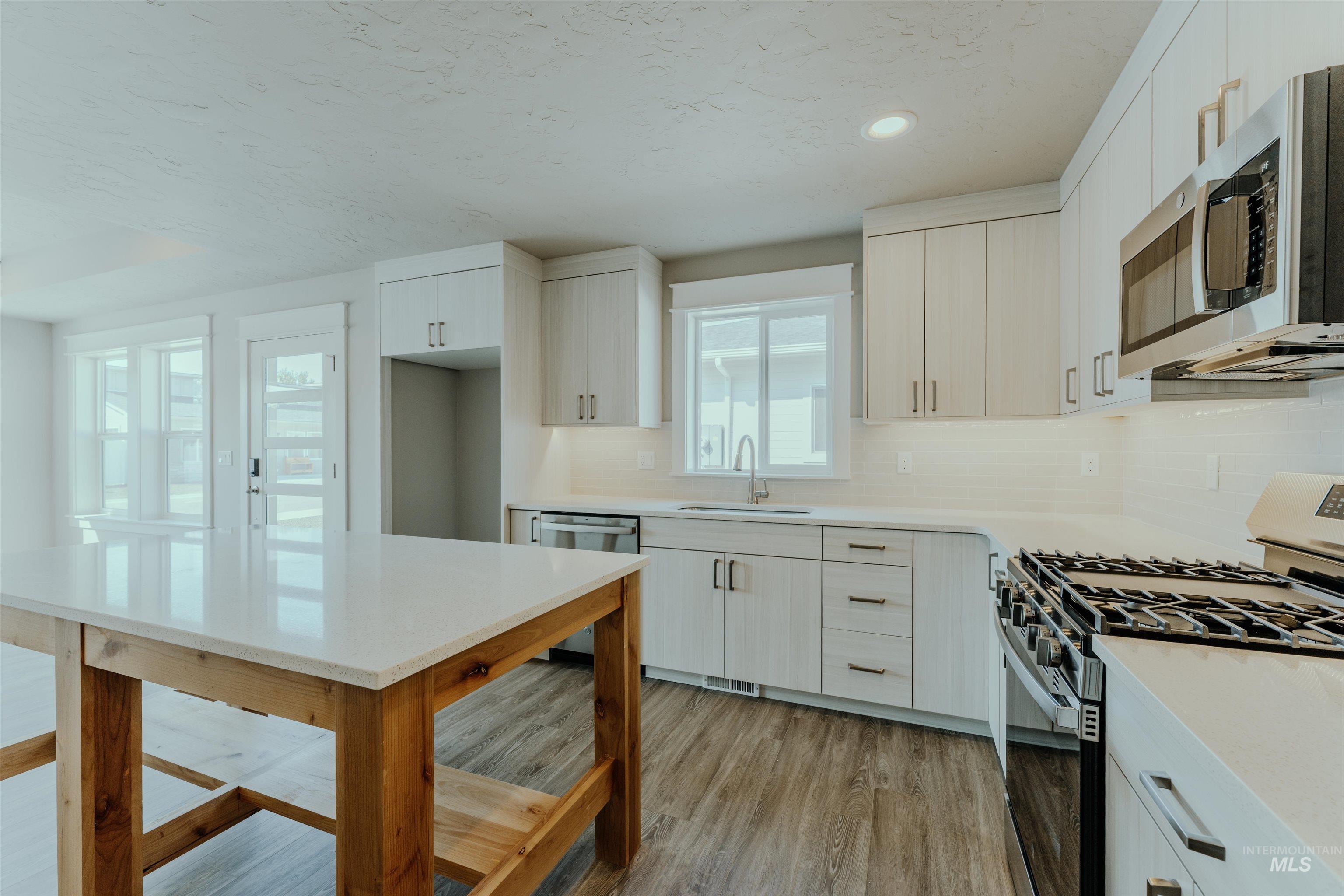 1235 Phillips Circle, Ontario, Oregon 97914-3905, 2 Bedrooms, 2 Bathrooms, Residential For Sale, Price $235,000, 98990677