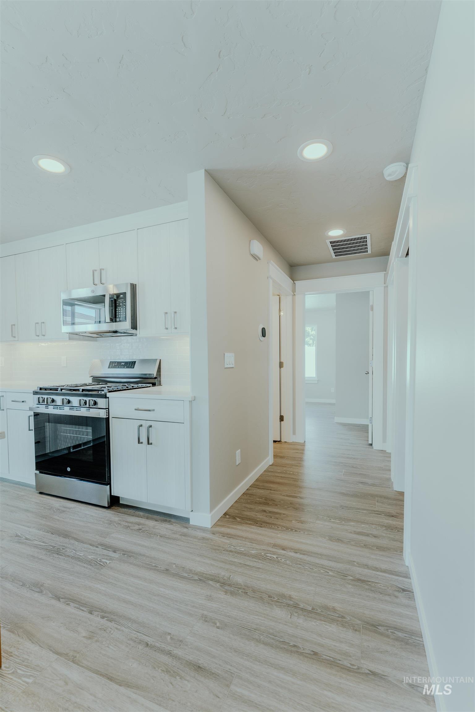 1235 Phillips Circle, Ontario, Oregon 97914-3905, 2 Bedrooms, 2 Bathrooms, Residential For Sale, Price $235,000, 98990677