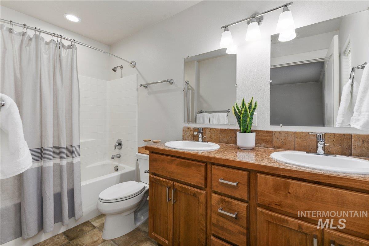 8907 W Candleston Ln, Boise, Idaho 83709, 2 Bedrooms, 2 Bathrooms, Residential For Sale, Price $315,000, 98990680