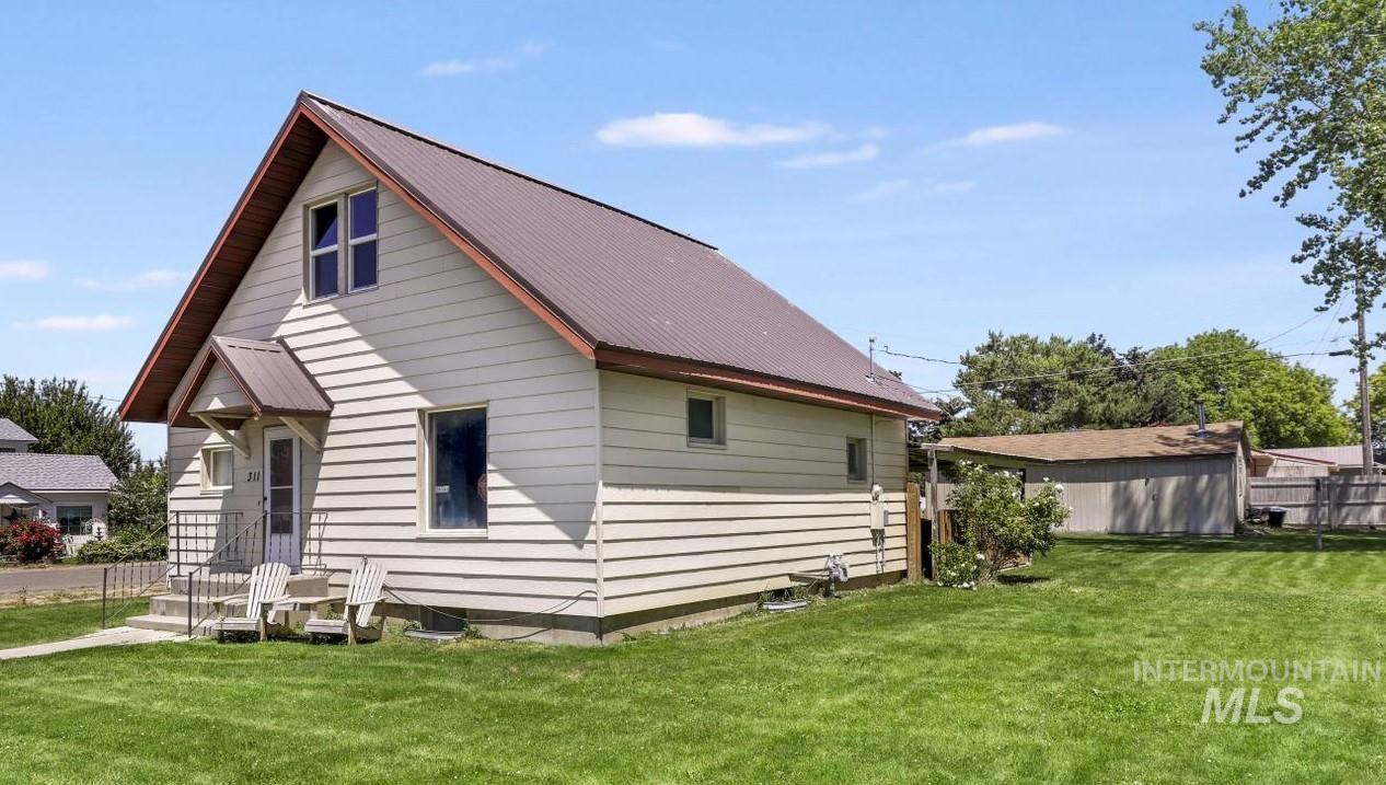 311 W 2nd St, Hansen, Idaho 83334, 3 Bedrooms, 2 Bathrooms, Residential For Sale, Price $260,000, 98990681