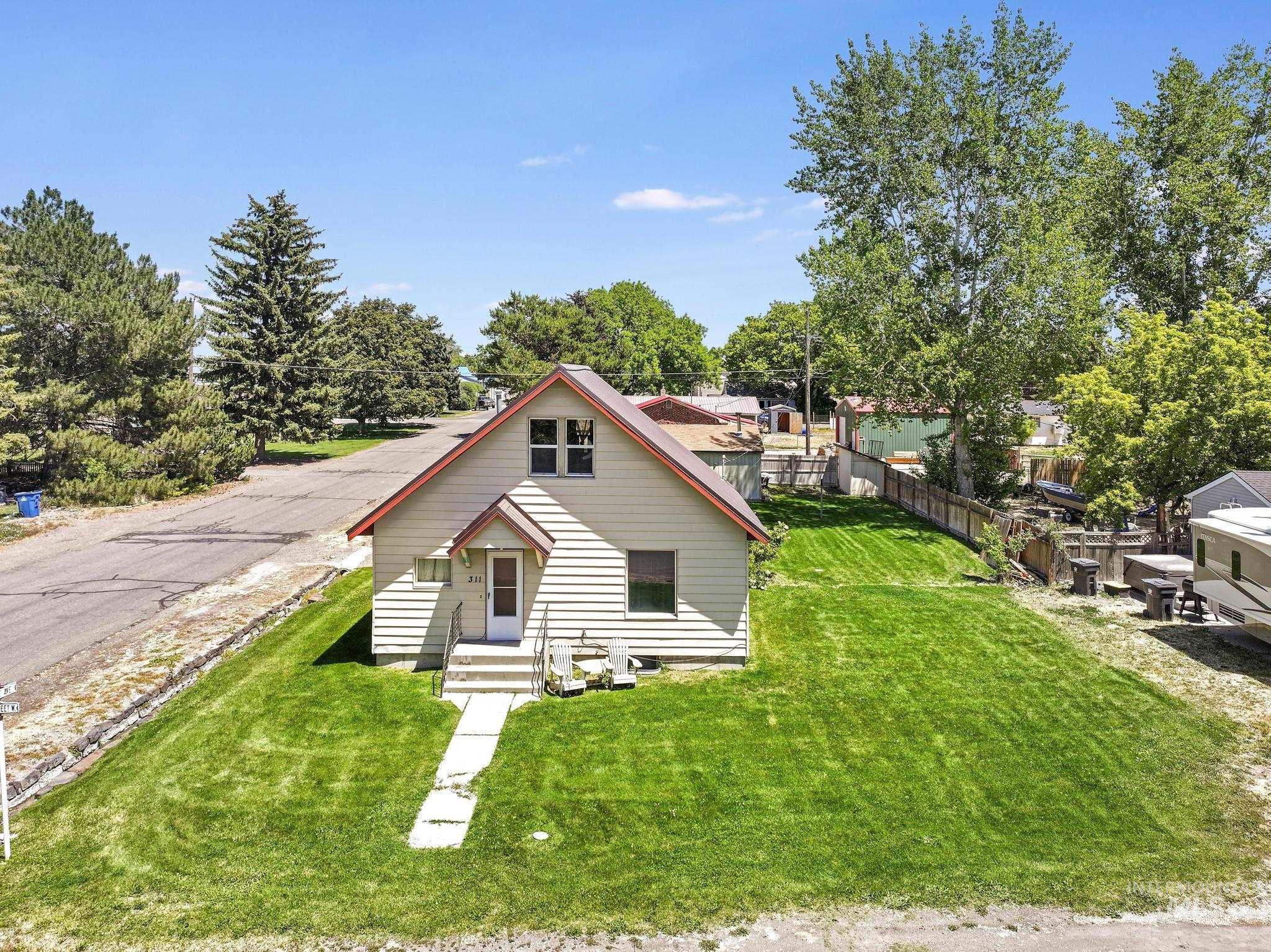 311 W 2nd St, Hansen, Idaho 83334, 3 Bedrooms, 2 Bathrooms, Residential For Sale, Price $260,000, 98990681