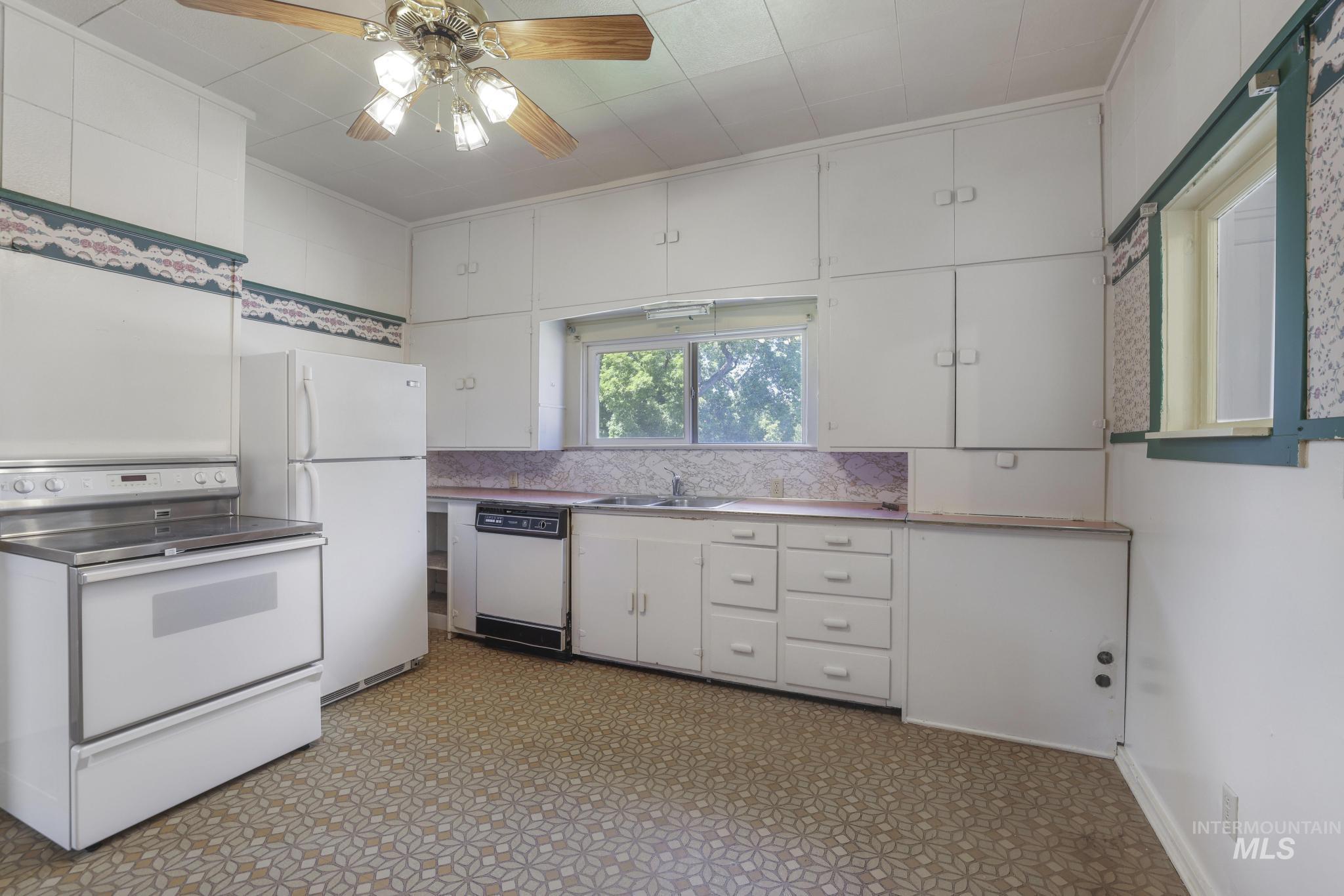 311 W 2nd St, Hansen, Idaho 83334, 3 Bedrooms, 2 Bathrooms, Residential For Sale, Price $260,000, 98990681
