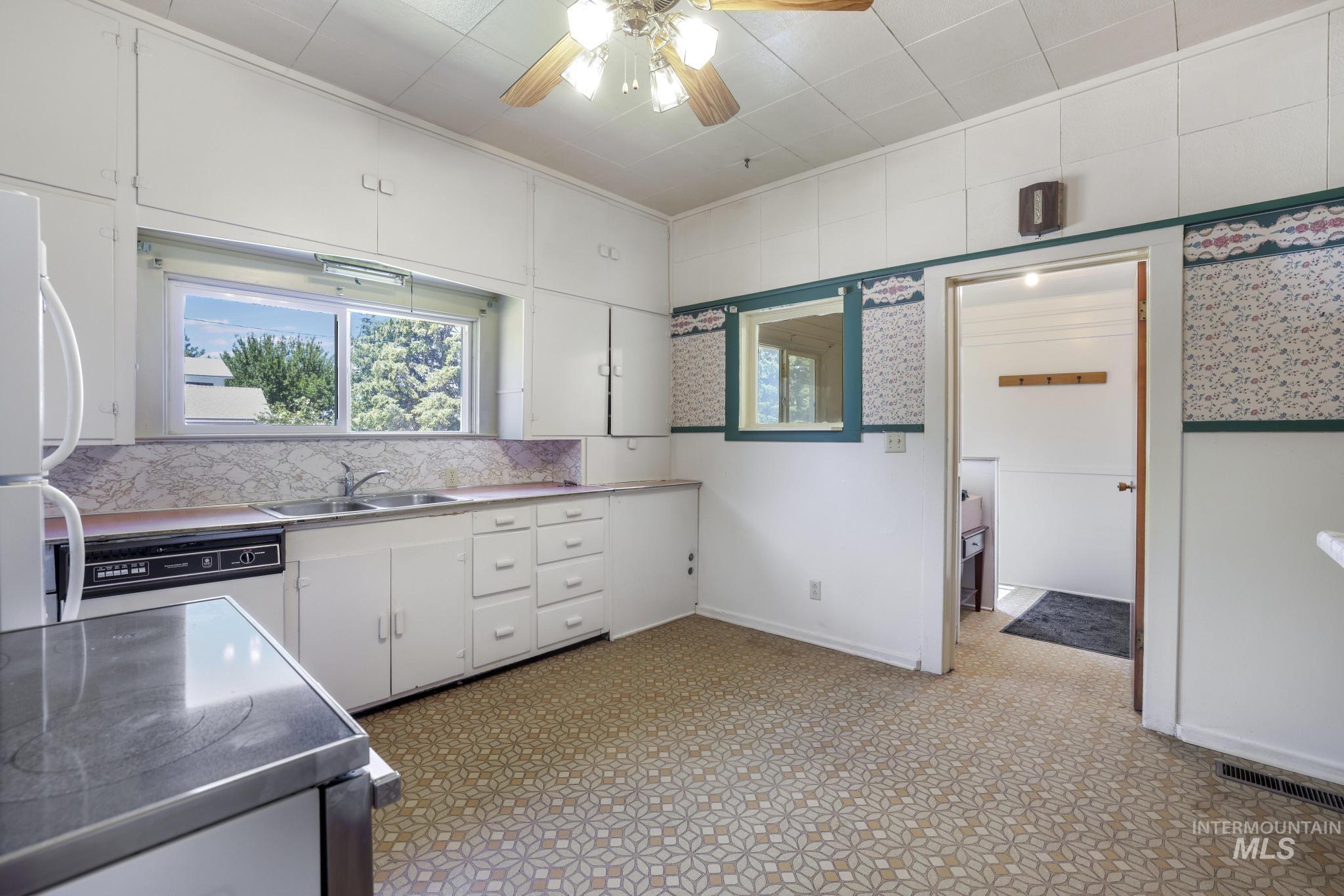 311 W 2nd St, Hansen, Idaho 83334, 3 Bedrooms, 2 Bathrooms, Residential For Sale, Price $260,000, 98990681