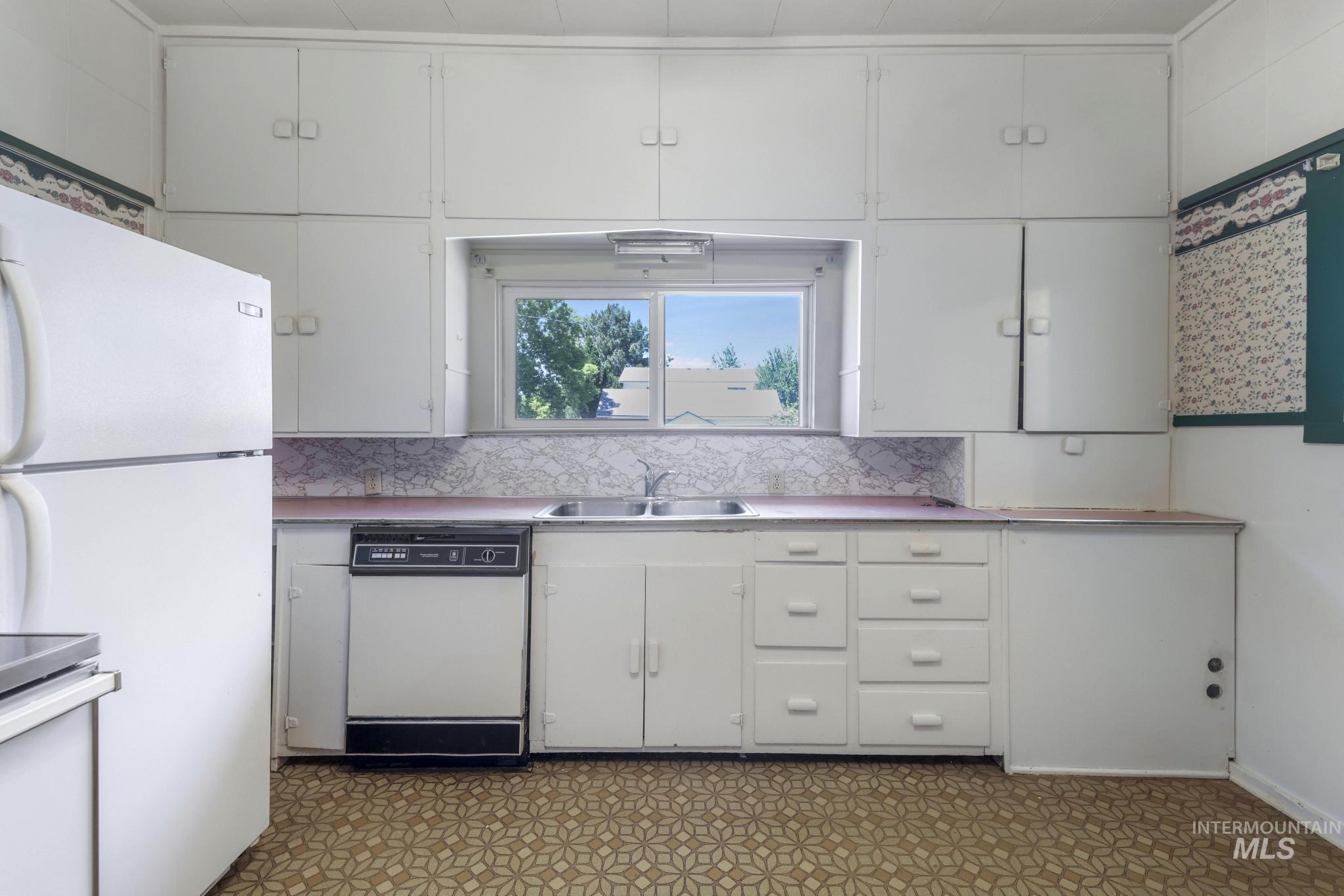 311 W 2nd St, Hansen, Idaho 83334, 3 Bedrooms, 2 Bathrooms, Residential For Sale, Price $260,000, 98990681