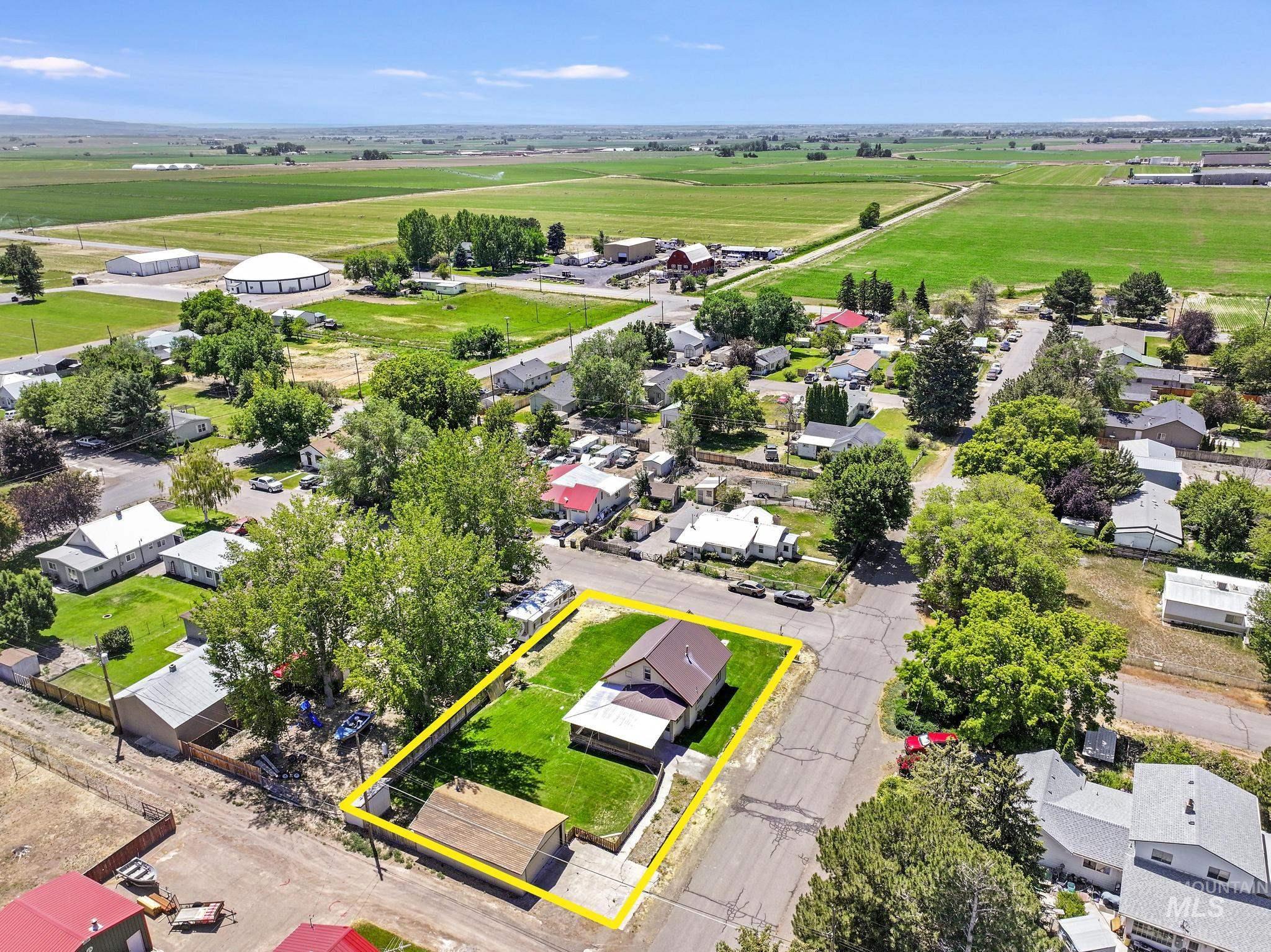 311 W 2nd St, Hansen, Idaho 83334, 3 Bedrooms, 2 Bathrooms, Residential For Sale, Price $260,000, 98990681