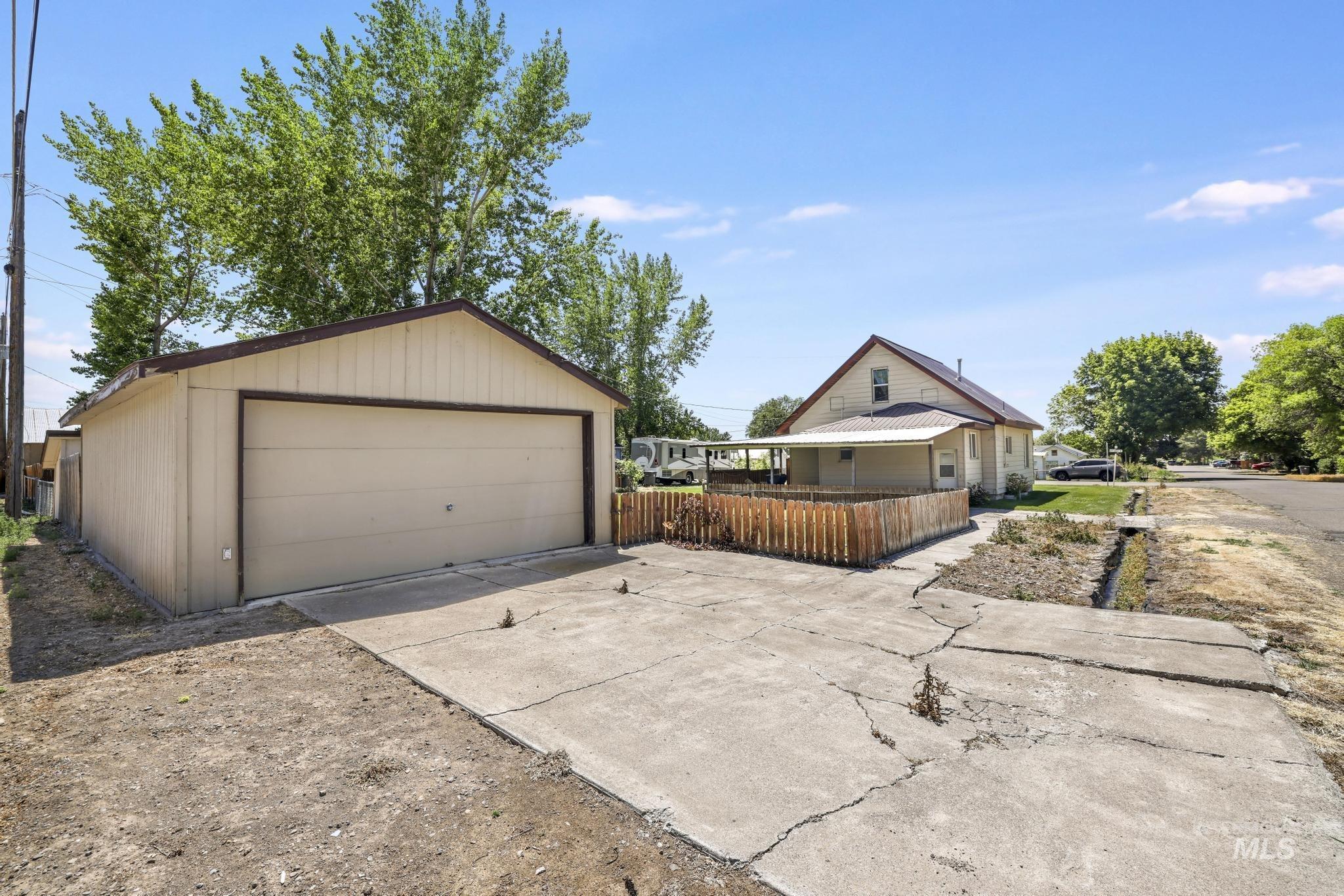 311 W 2nd St, Hansen, Idaho 83334, 3 Bedrooms, 2 Bathrooms, Residential For Sale, Price $260,000, 98990681