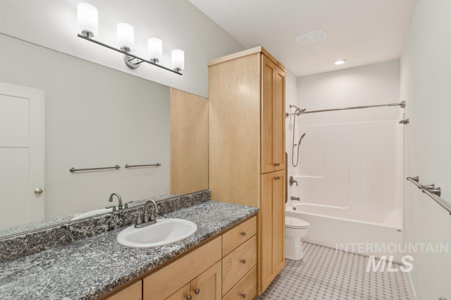 2033 Westview Dr., Moscow, Idaho 83843, 4 Bedrooms, 2 Bathrooms, Residential For Sale, Price $650,000,MLS 98990682