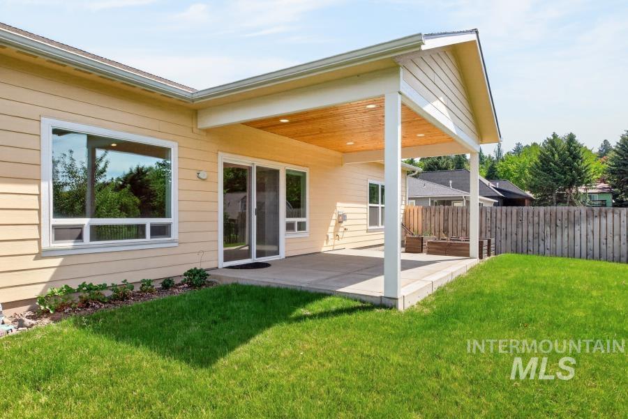 2033 Westview Dr., Moscow, Idaho 83843, 4 Bedrooms, 2 Bathrooms, Residential For Sale, Price $650,000,MLS 98990682