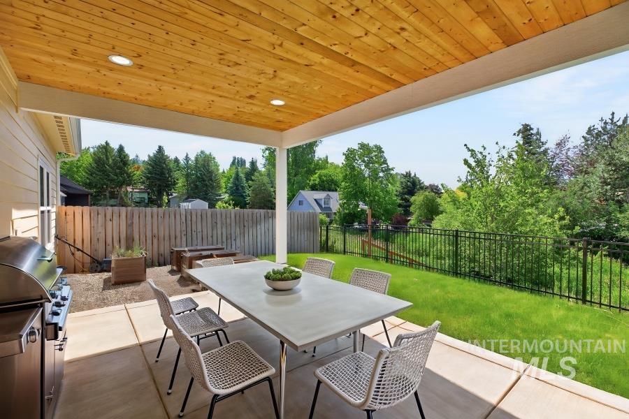 2033 Westview Dr., Moscow, Idaho 83843, 4 Bedrooms, 2 Bathrooms, Residential For Sale, Price $650,000,MLS 98990682