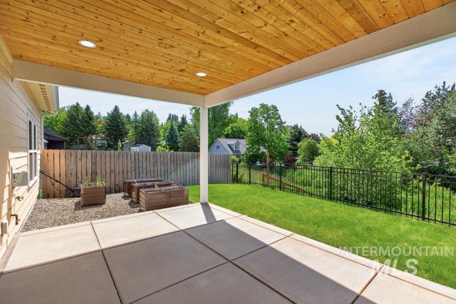 2033 Westview Dr., Moscow, Idaho 83843, 4 Bedrooms, 2 Bathrooms, Residential For Sale, Price $650,000,MLS 98990682