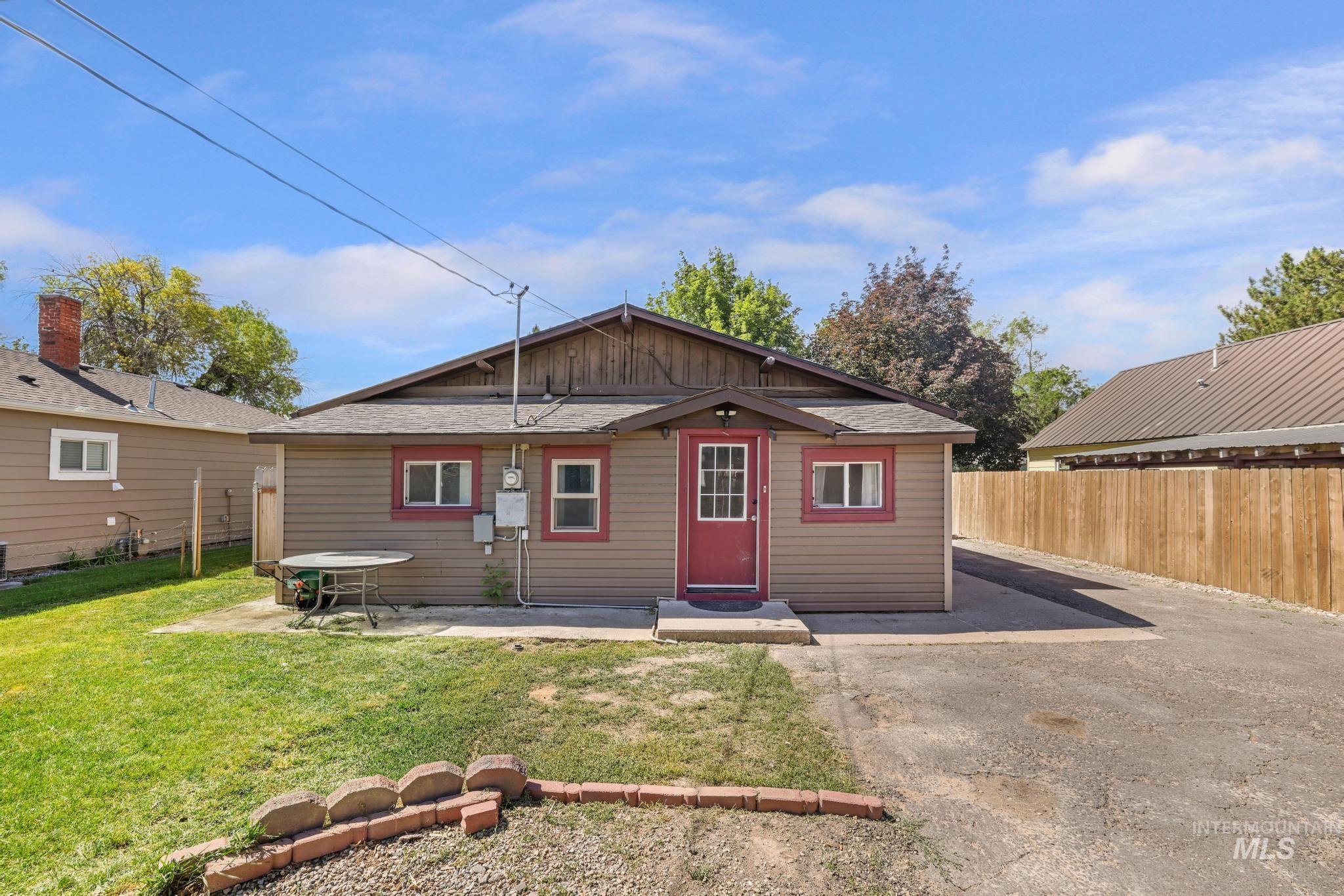 1351 5th Ave. E., Twin Falls, Idaho 83301, 2 Bedrooms, 2 Bathrooms, Residential For Sale, Price $299,900, 98990683