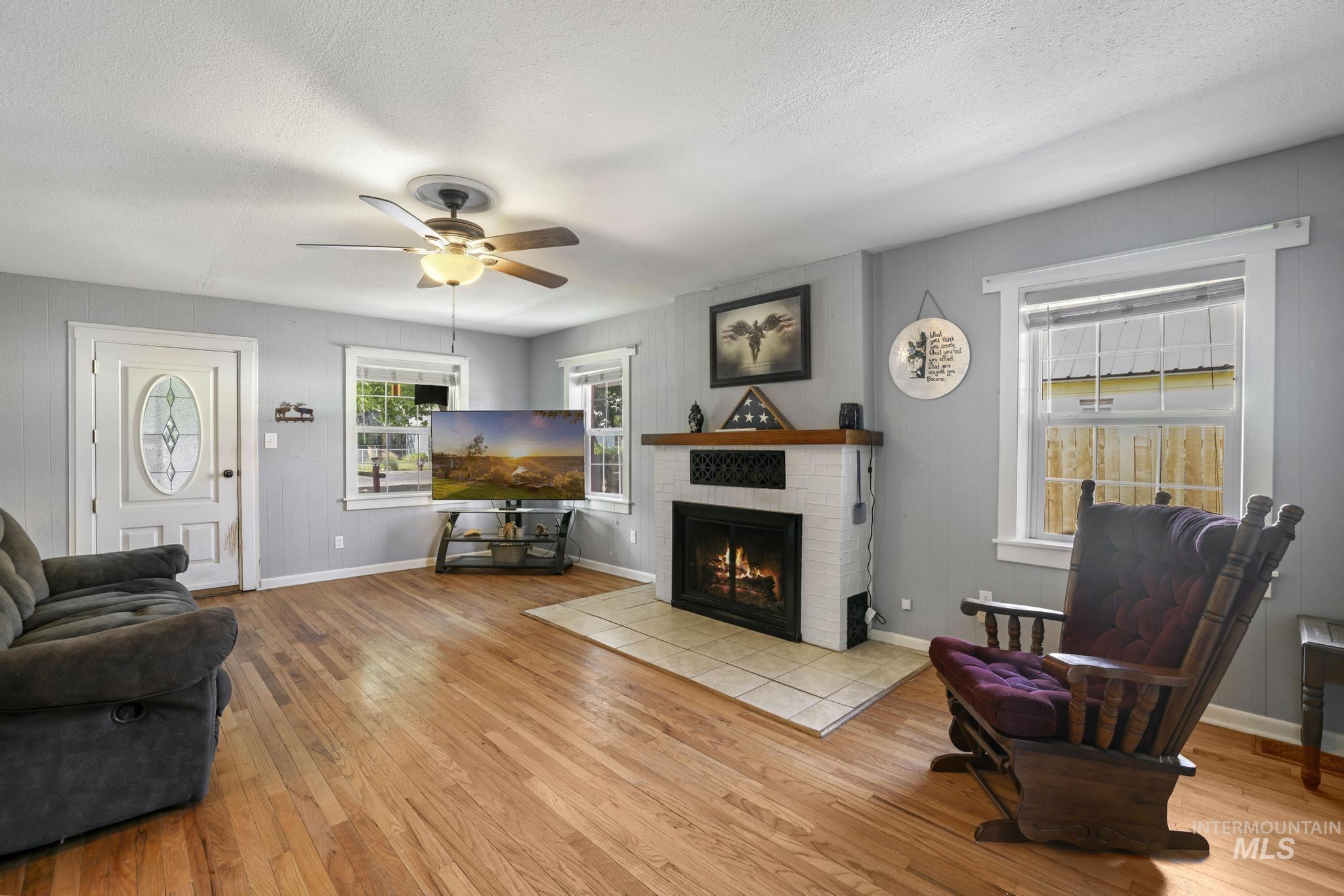1351 5th Ave. E., Twin Falls, Idaho 83301, 2 Bedrooms, 2 Bathrooms, Residential For Sale, Price $299,900, 98990683