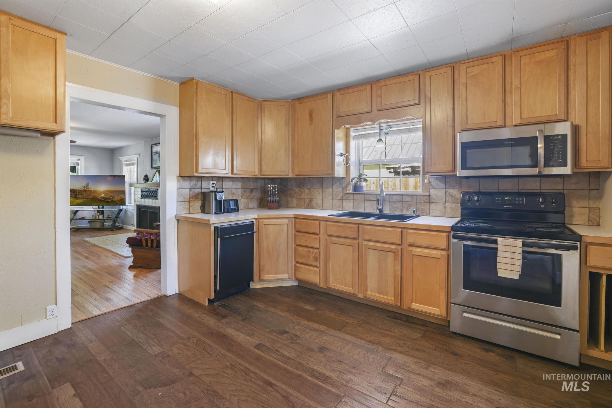 1351 5th Ave. E., Twin Falls, Idaho 83301, 2 Bedrooms, 2 Bathrooms, Residential For Sale, Price $299,900, 98990683
