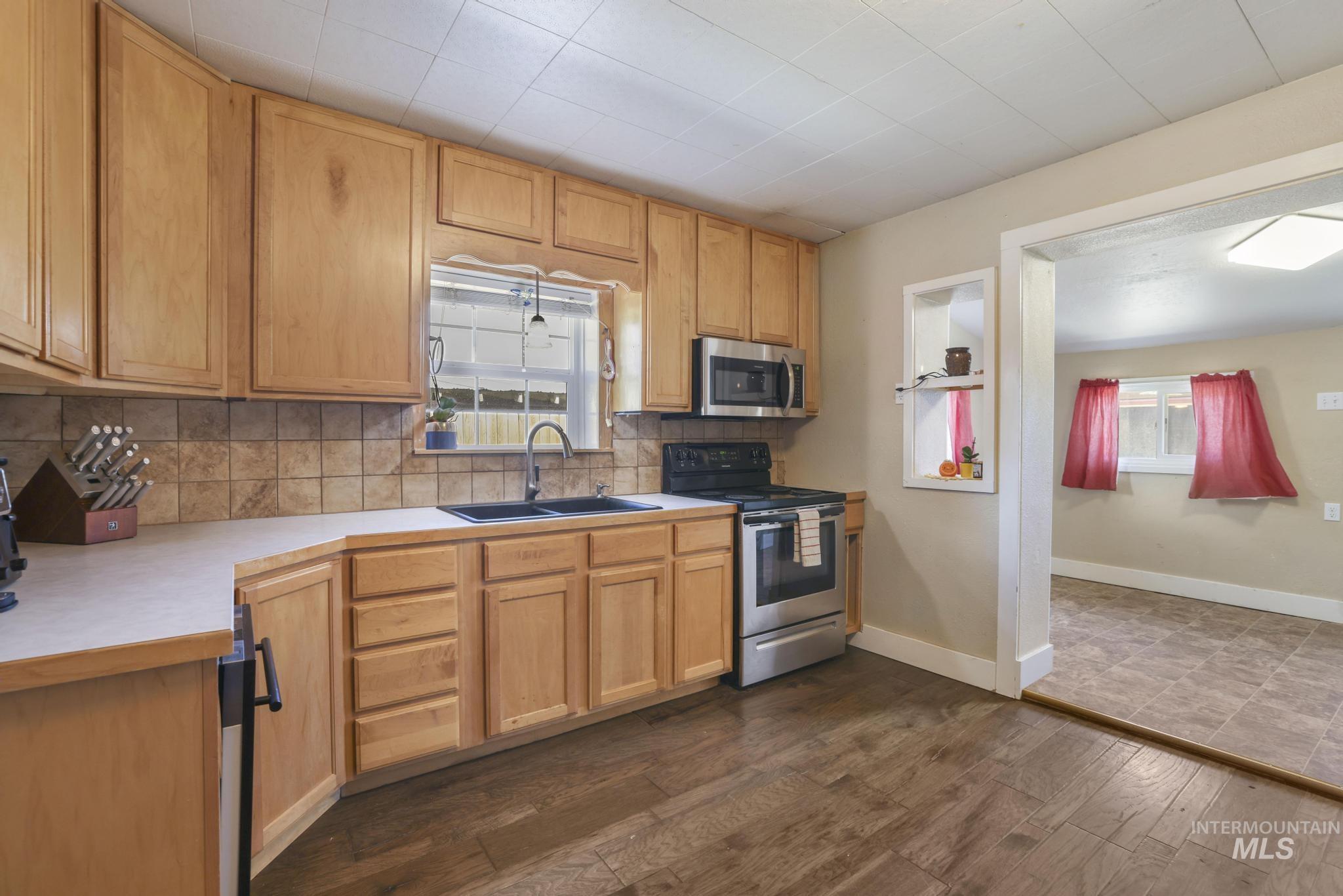 1351 5th Ave. E., Twin Falls, Idaho 83301, 2 Bedrooms, 2 Bathrooms, Residential For Sale, Price $299,900, 98990683