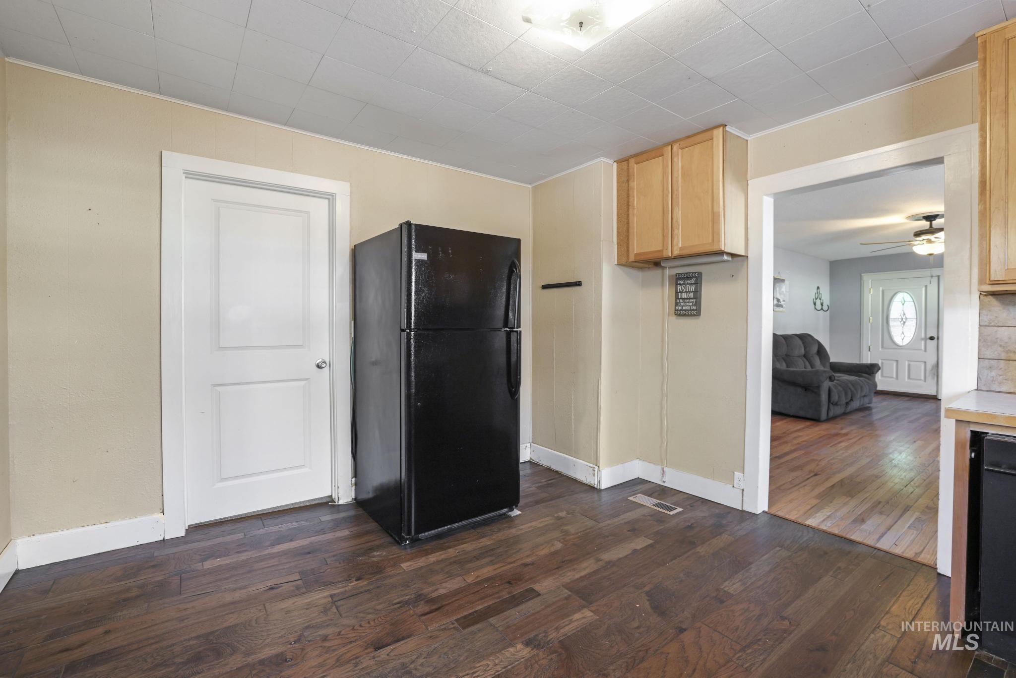 1351 5th Ave. E., Twin Falls, Idaho 83301, 2 Bedrooms, 2 Bathrooms, Residential For Sale, Price $299,900, 98990683