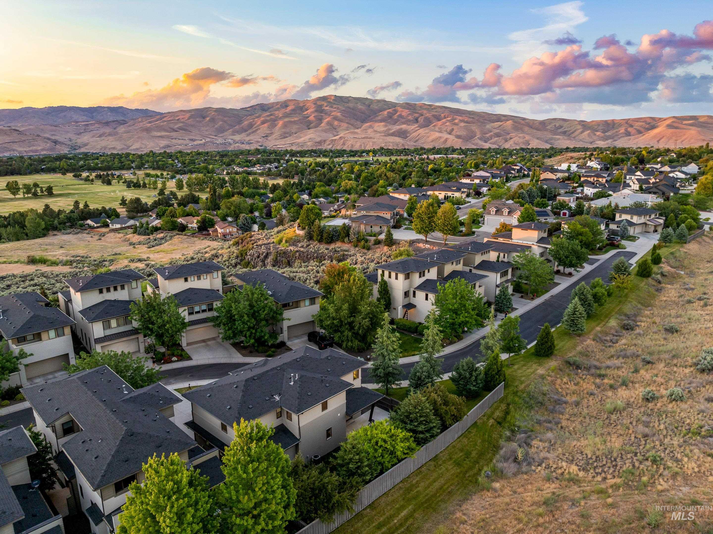 2999 E Heartleaf Ln, Boise, Idaho 83716-5065, 3 Bedrooms, 2.5 Bathrooms, Residential For Sale, Price $699,900,MLS 98990684