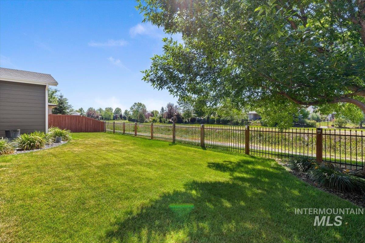 9433 W Wildbranch Dr, Star, Idaho 83669, 4 Bedrooms, 2.5 Bathrooms, Residential For Sale, Price $719,000,MLS 98990687