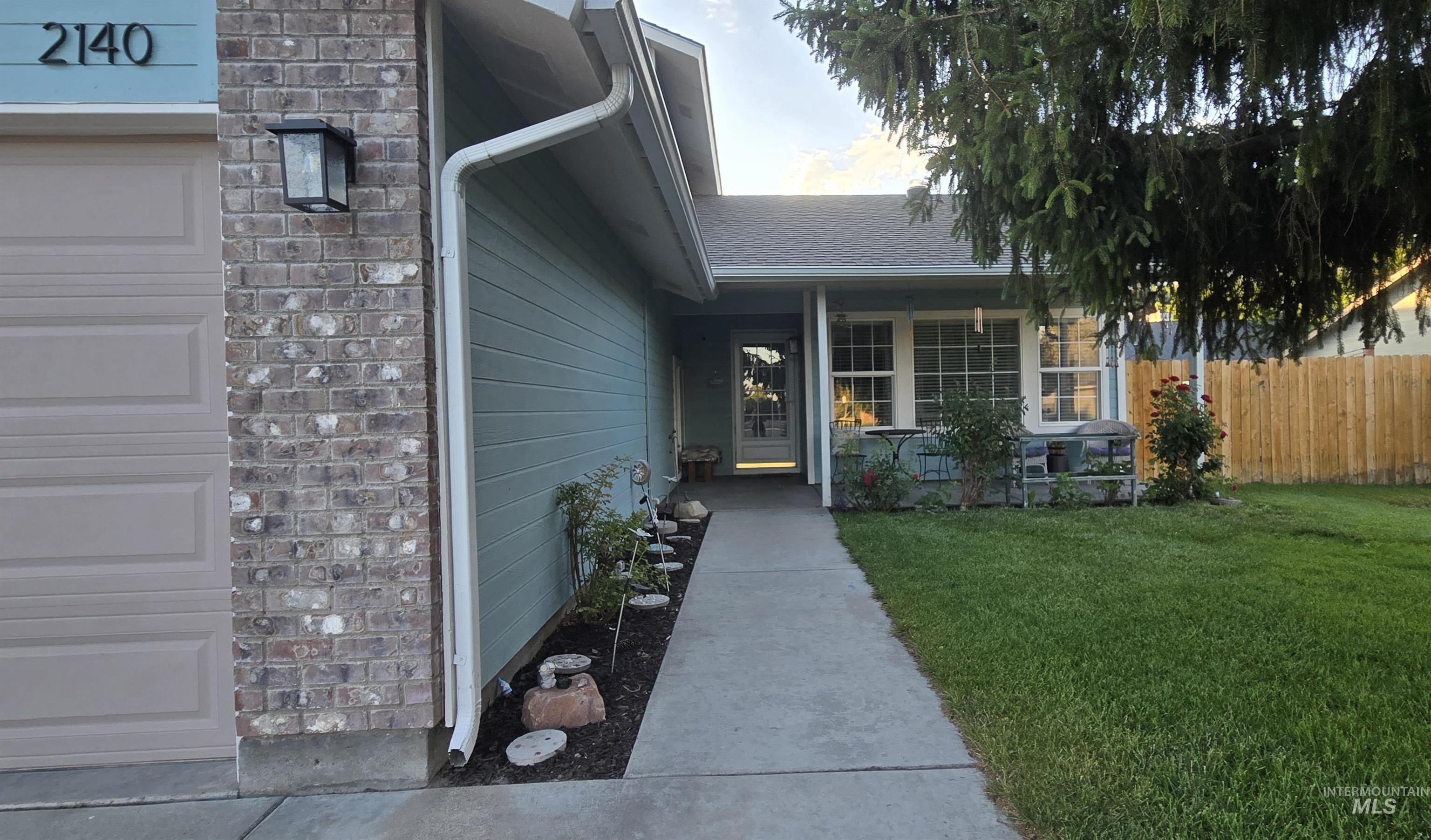 2140 E Chateau, Meridian, Idaho 83646, 4 Bedrooms, 3 Bathrooms, Residential For Sale, Price $439,900,MLS 98990689
