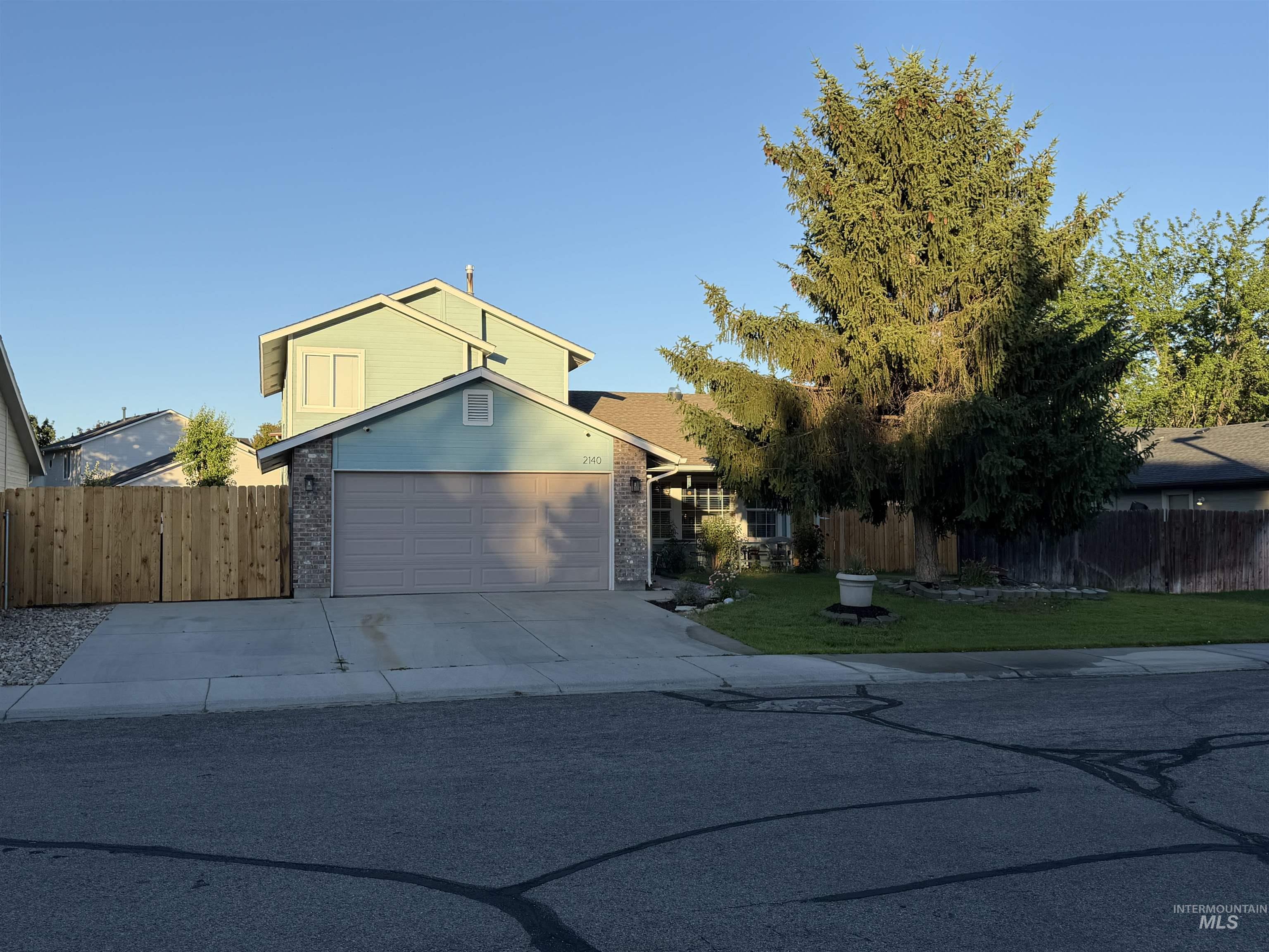 2140 E Chateau, Meridian, Idaho 83646, 4 Bedrooms, 3 Bathrooms, Residential For Sale, Price $439,900,MLS 98990689