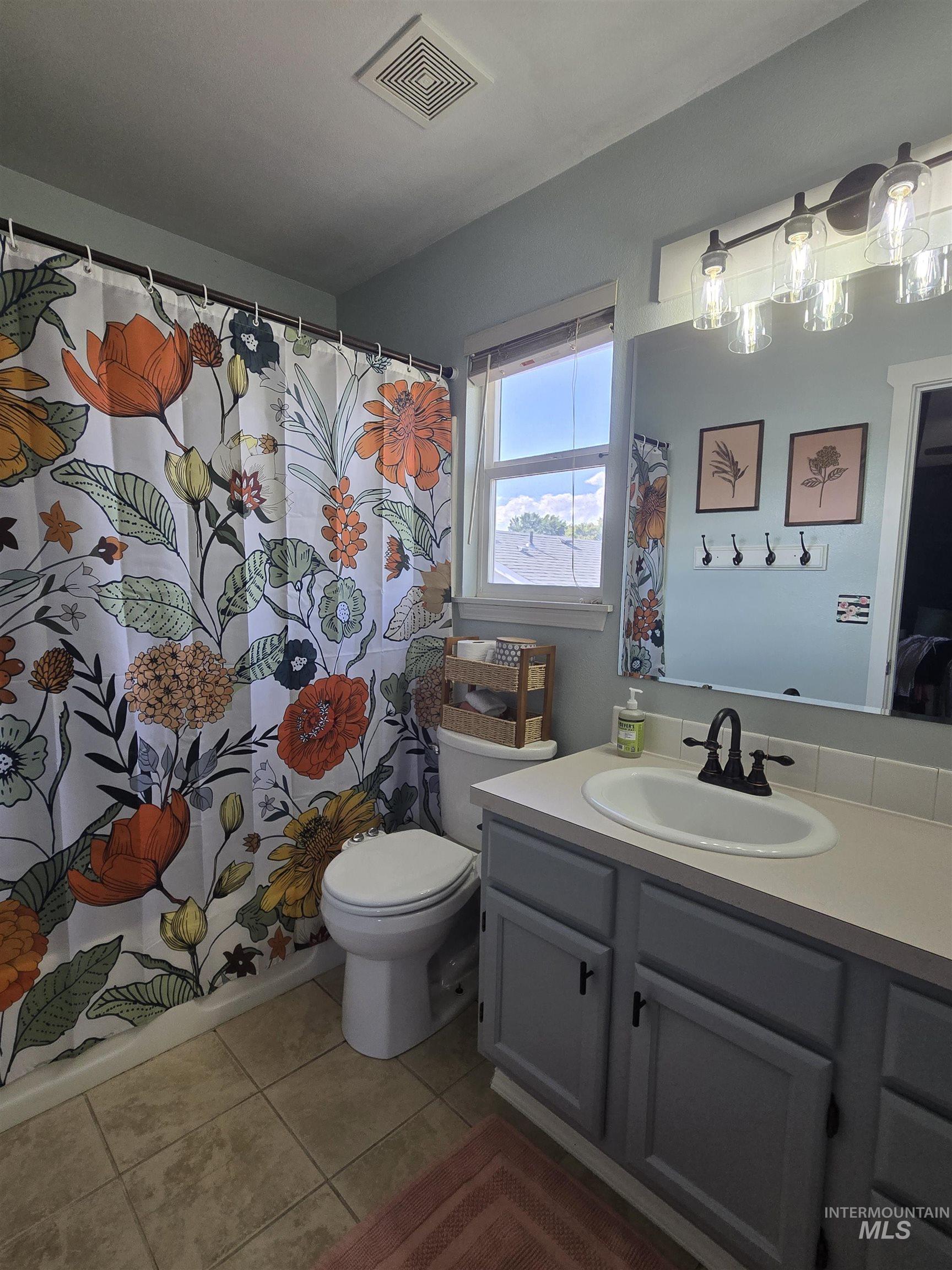2140 E Chateau, Boise, Idaho 83646, 4 Bedrooms, 3 Bathrooms, Residential For Sale, Price $439,900,MLS 98990689