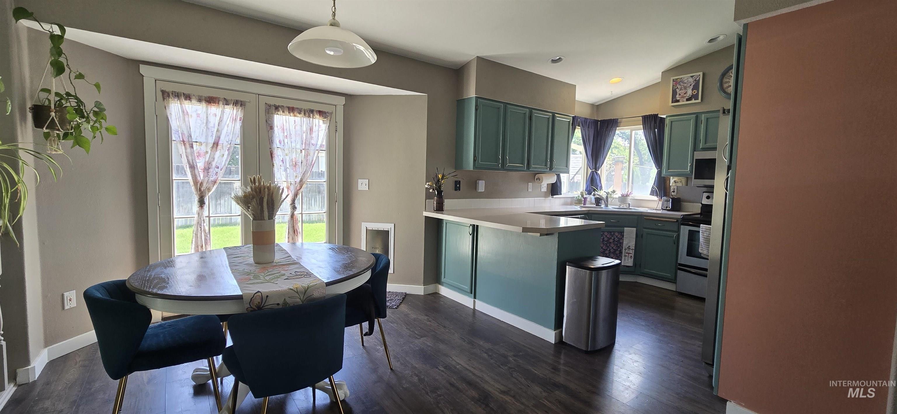 2140 E Chateau, Meridian, Idaho 83646, 4 Bedrooms, 3 Bathrooms, Residential For Sale, Price $439,900,MLS 98990689