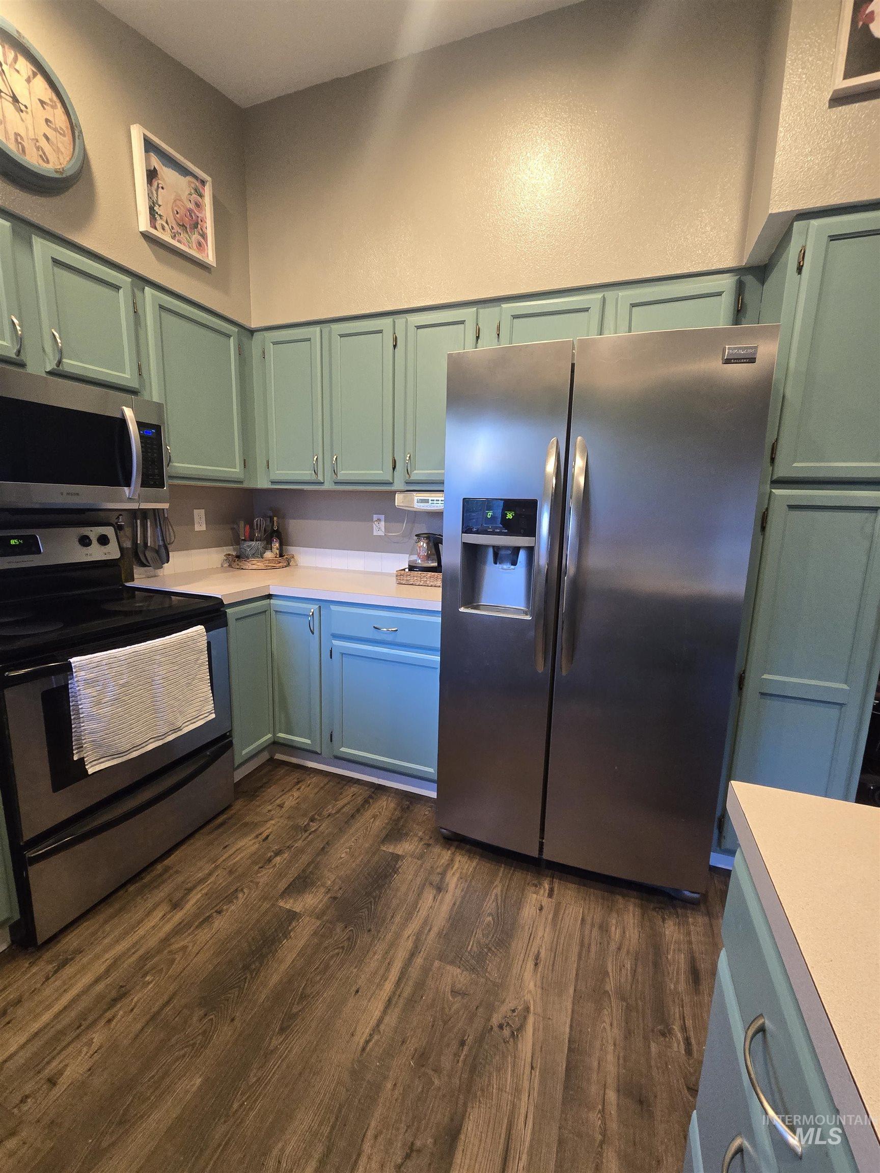 2140 E Chateau, Boise, Idaho 83646, 4 Bedrooms, 3 Bathrooms, Residential For Sale, Price $439,900,MLS 98990689