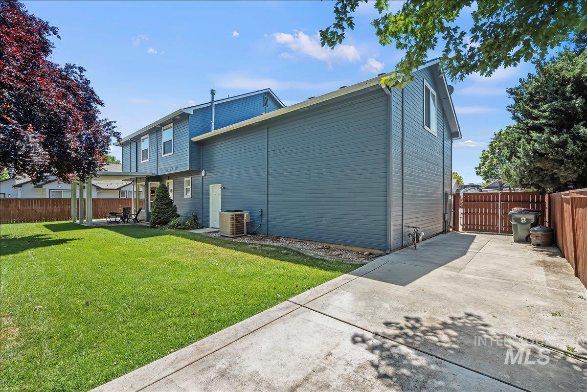 2078 W Lowry Street, Meridian, Idaho 83646, 5 Bedrooms, 2.5 Bathrooms, Residential For Sale, Price $599,999,MLS 98990692