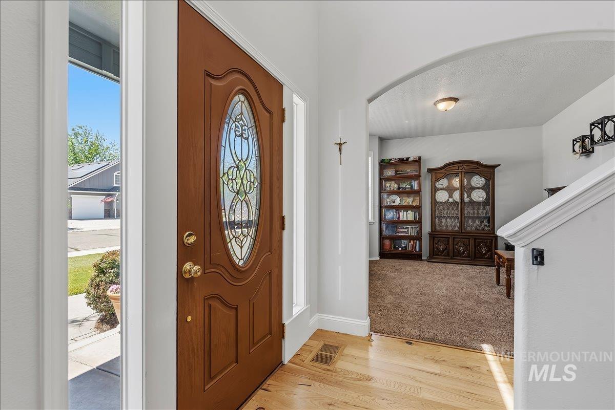2078 W Lowry Street, Meridian, Idaho 83646, 5 Bedrooms, 2.5 Bathrooms, Residential For Sale, Price $599,999,MLS 98990692