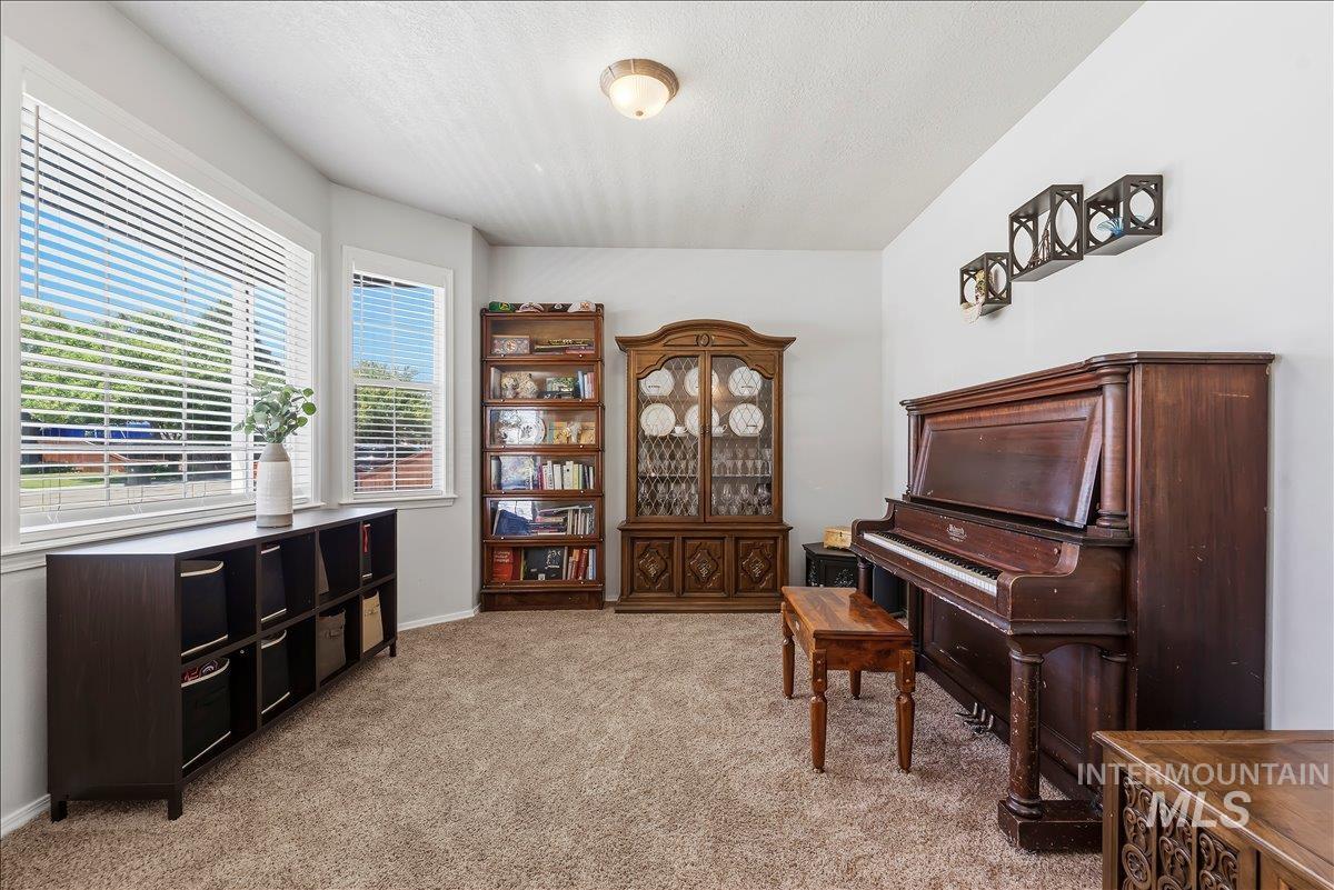 2078 W Lowry Street, Meridian, Idaho 83646, 5 Bedrooms, 2.5 Bathrooms, Residential For Sale, Price $599,999,MLS 98990692